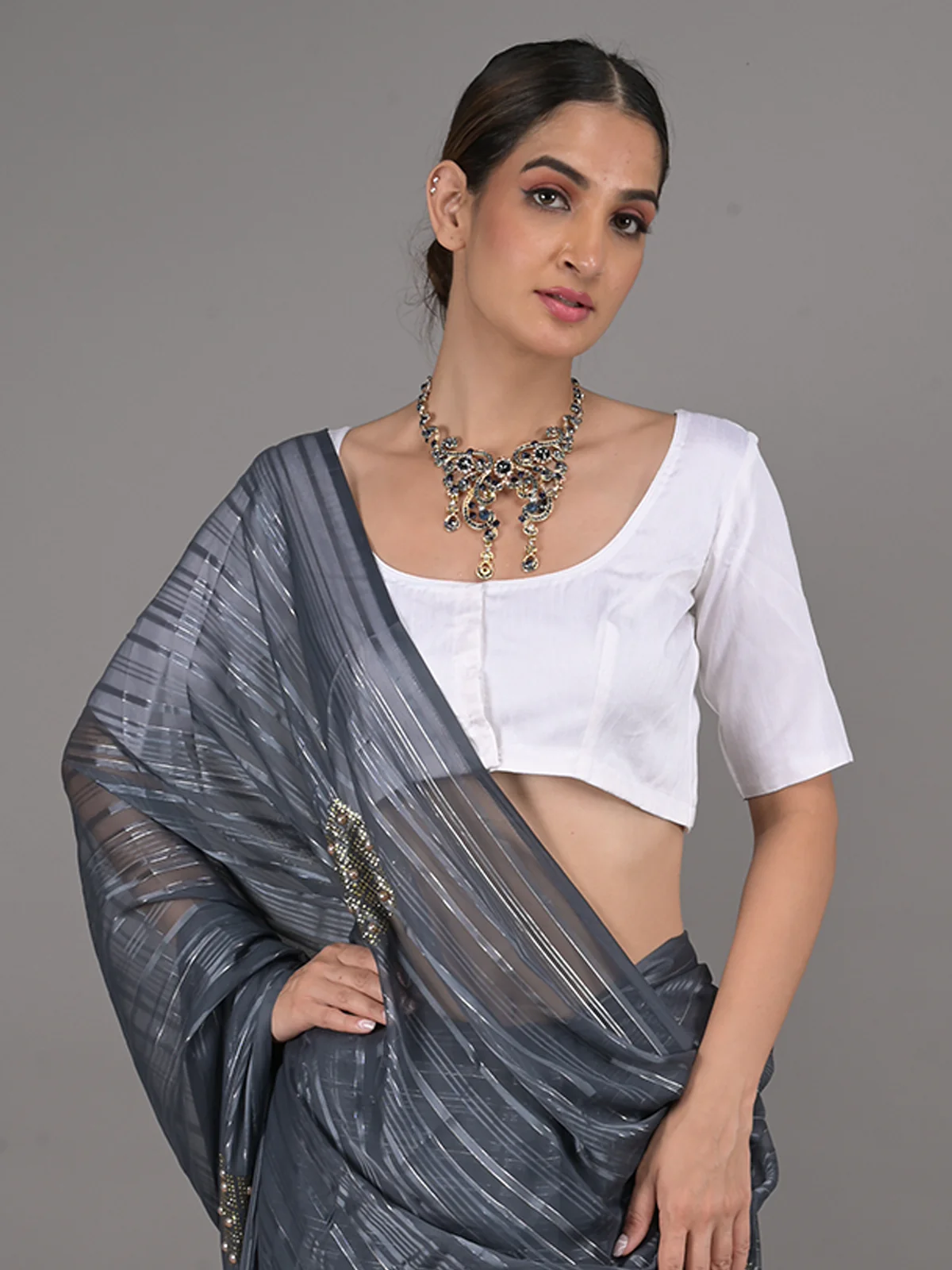 Odette Grey Georgette Woven Saree With Unstitched Blouse For Women - Image 4