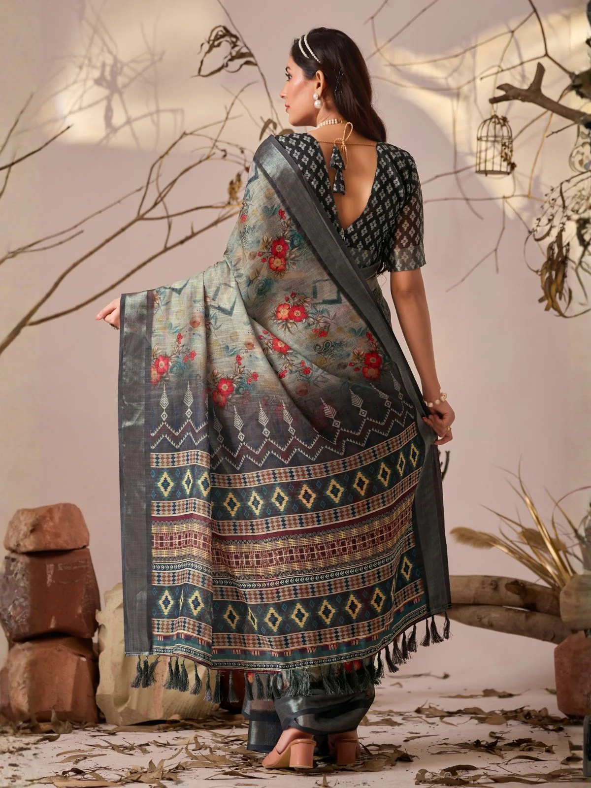 Odette Grey Linen Cotton Printed Saree For Women - Image 3