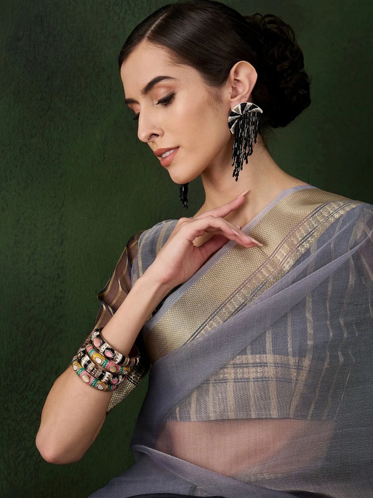 Odette Grey Organza Woven Saree With Unstitched Blouse For Women - Image 2