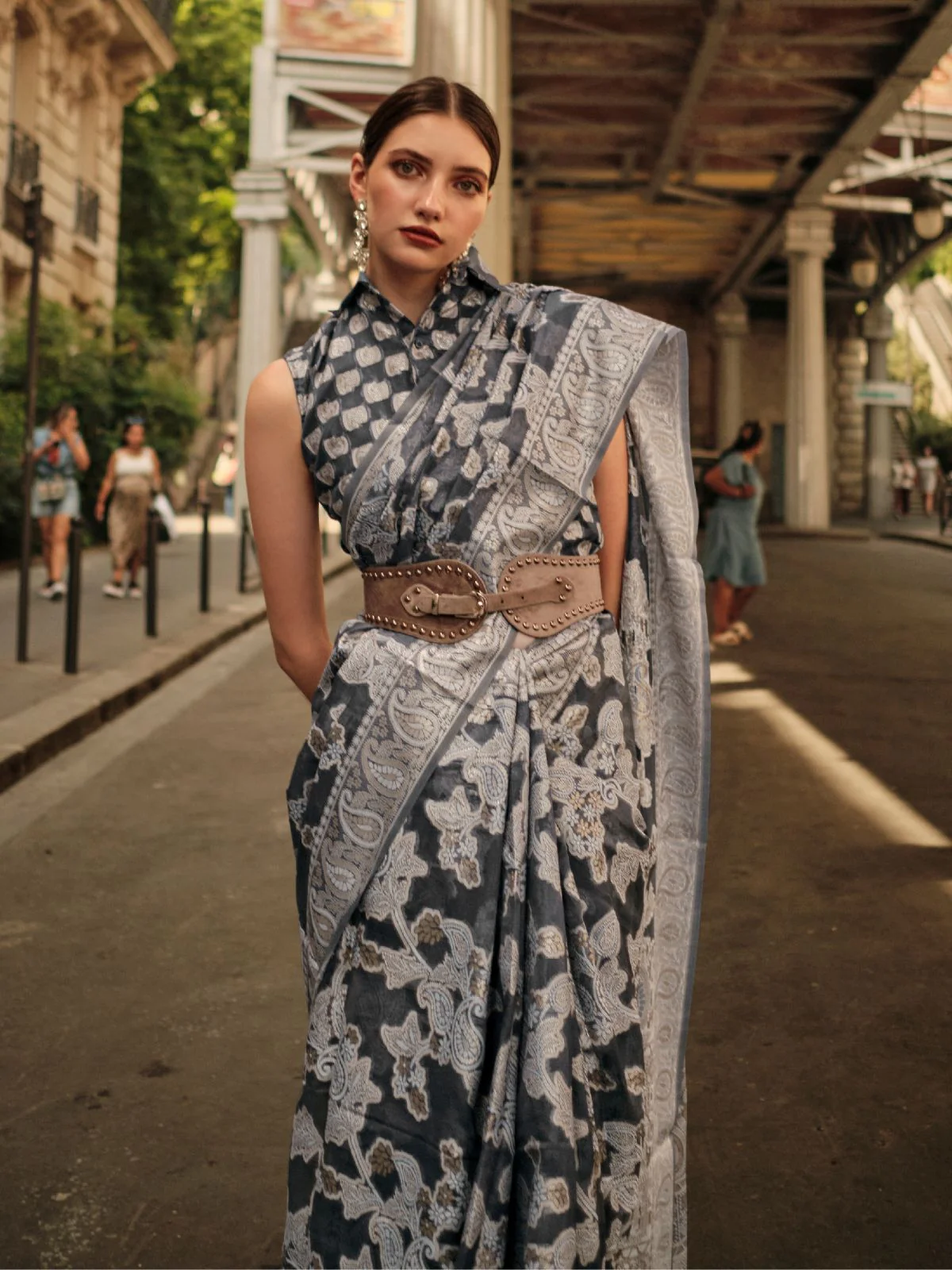 Odette Grey Organza Woven Saree With Unstitched Blouse For Women - Image 2
