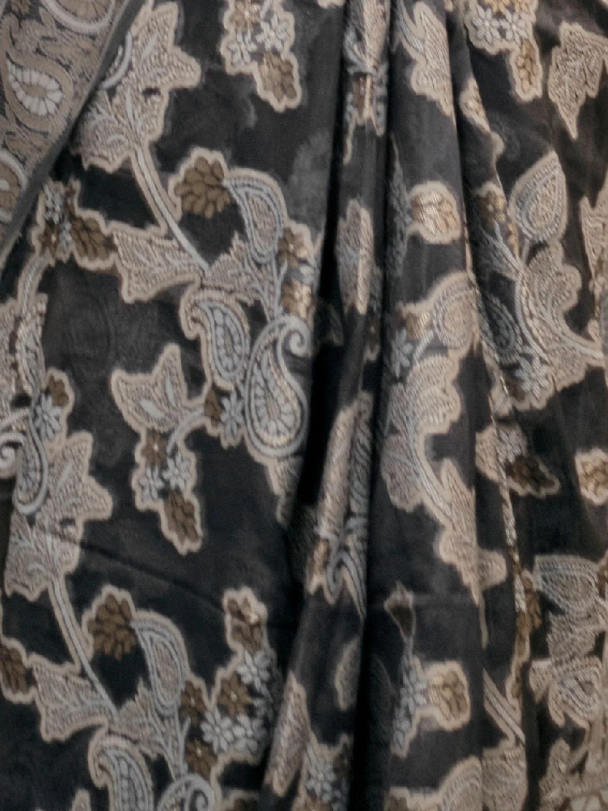 Odette Grey Organza Woven Saree With Unstitched Blouse For Women - Image 3