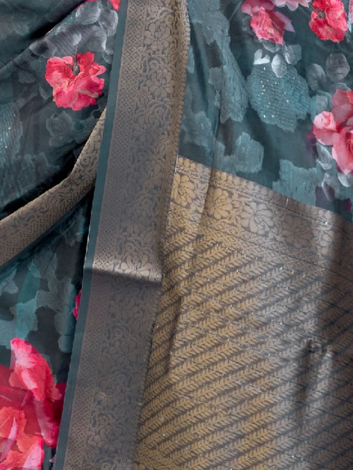 Odette Green Poly Brasso Woven Saree With Unstitched Blouse For Women - Image 3