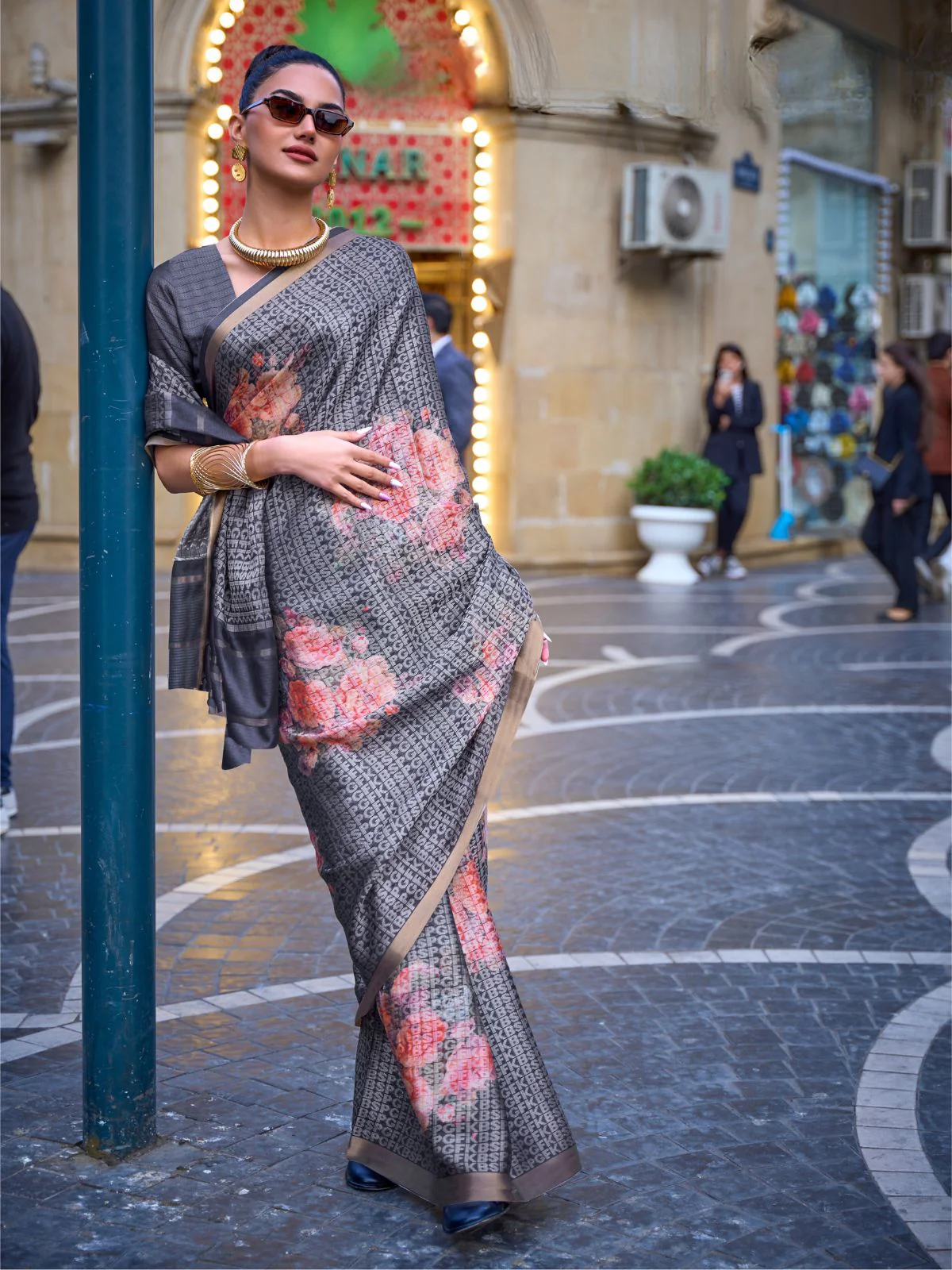 Odette Grey Poly Viscose Printed Saree With Unstitched Blouse For Women - Image 2