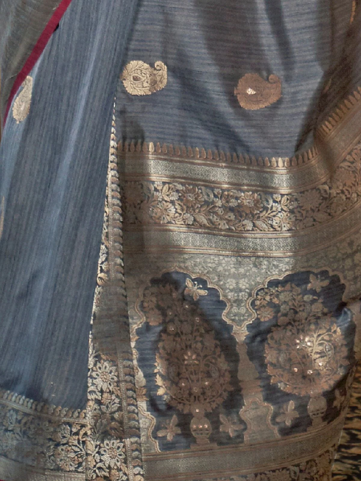Odette Grey Woven Silk Blend Saree With Unstitched Blouse For Women - Image 4