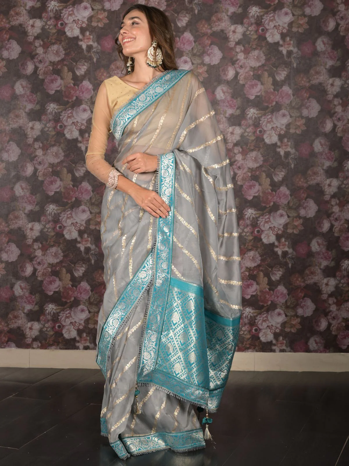 Odette Grey Printed Soft Net Saree with Unstitched Blouse for Women - Image 3