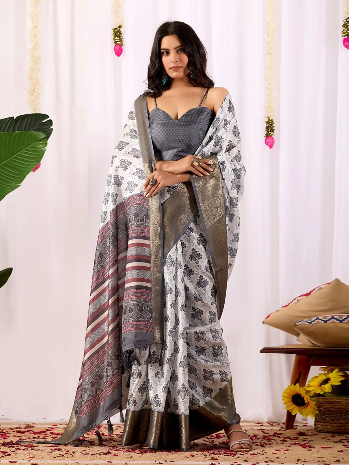 Odette Grey Silk Blend Printed Saree For Women - Image 2