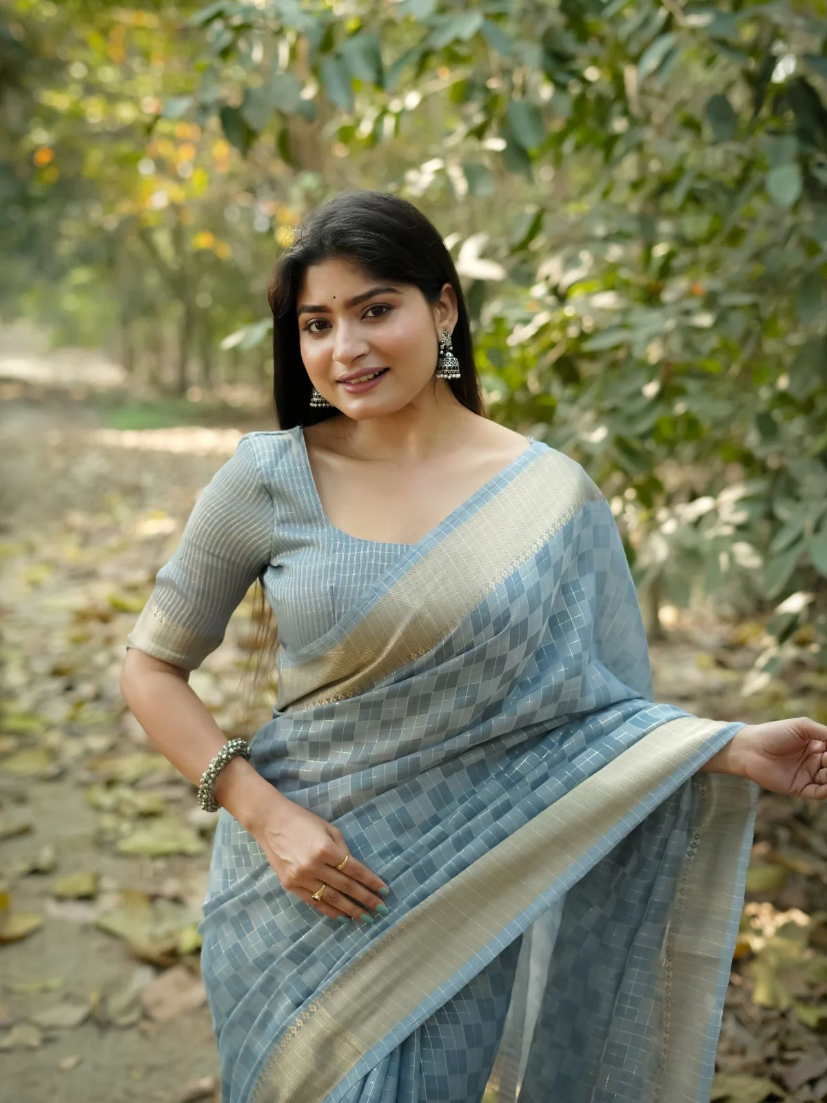 Odette Grey Silk Blend Woven Saree For Women - Image 2