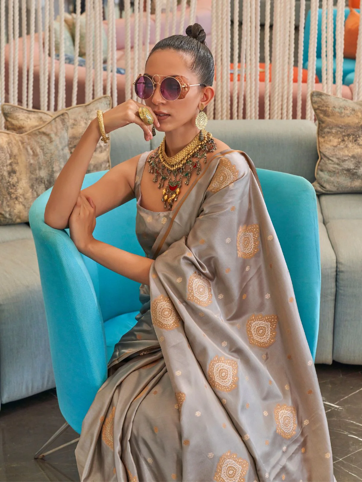 Odette Grey Silk Blend Woven Saree With Unstitched Blouse for Women - Image 2