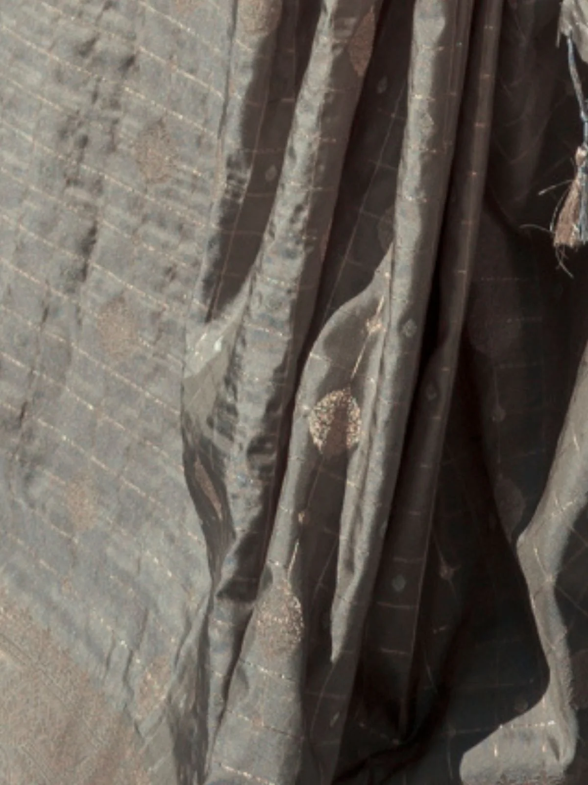 Odette Grey Silk Blend Woven Saree With Unstitched Blouse For Women - Image 3