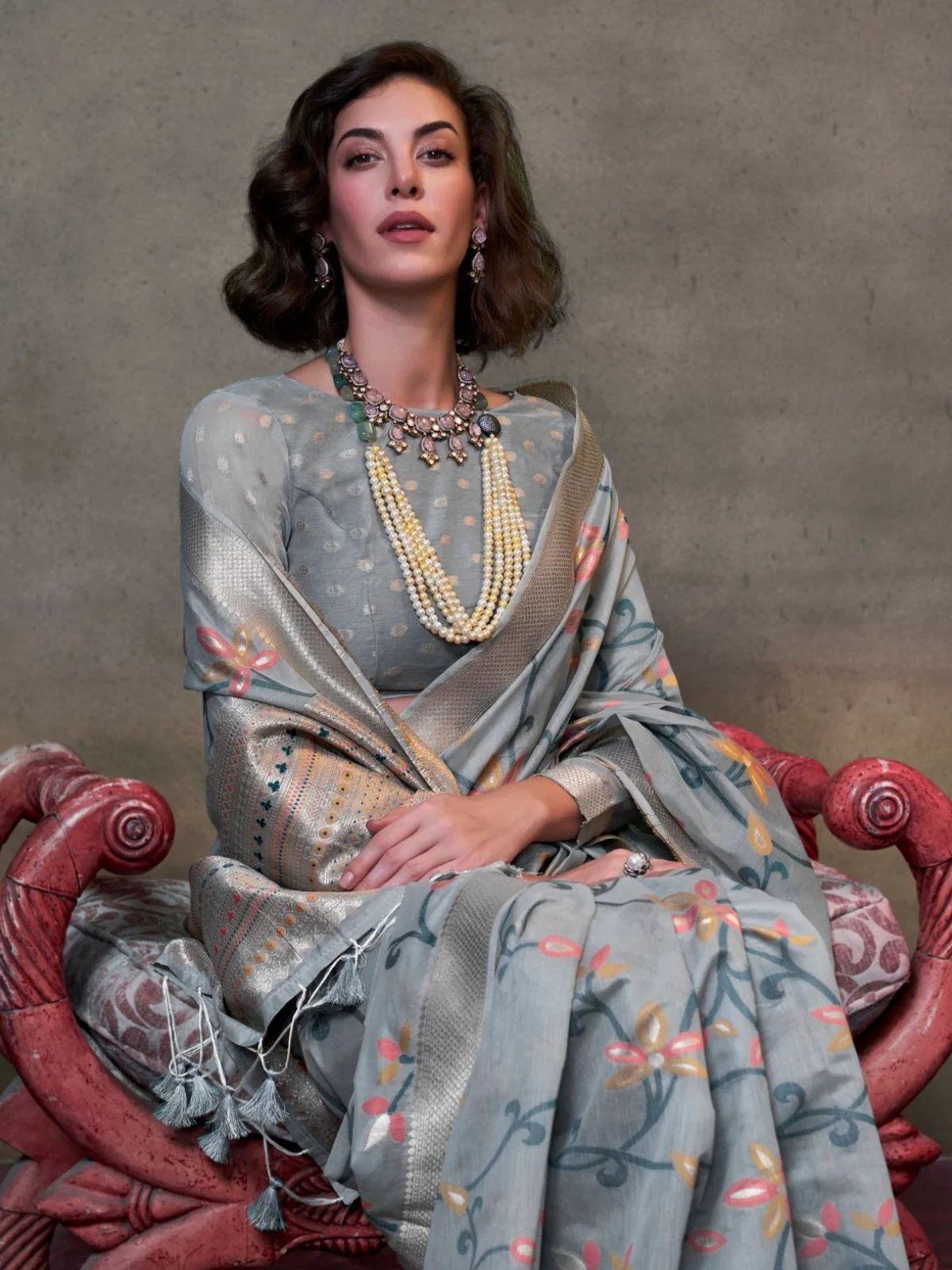 Odette Grey Silk Blend Woven Saree With Unstitched Blouse For Women - Image 2