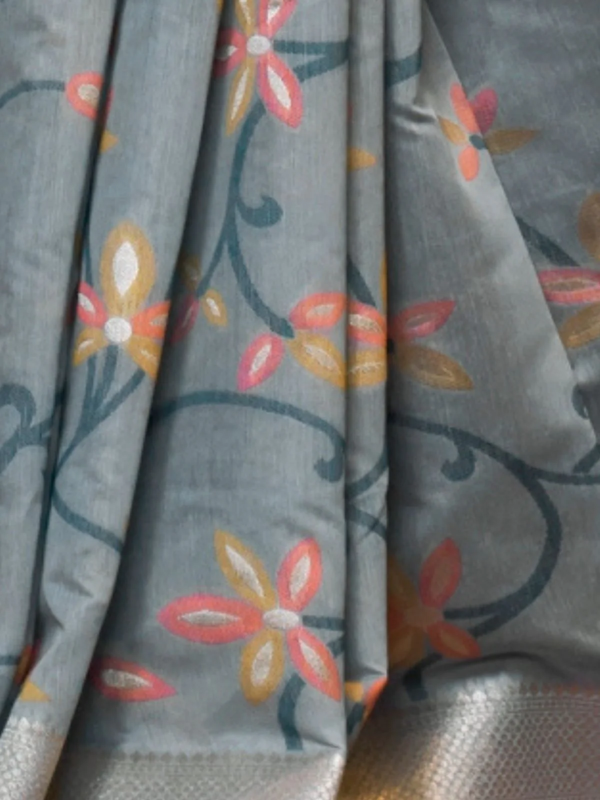 Odette Grey Silk Blend Woven Saree With Unstitched Blouse For Women - Image 3