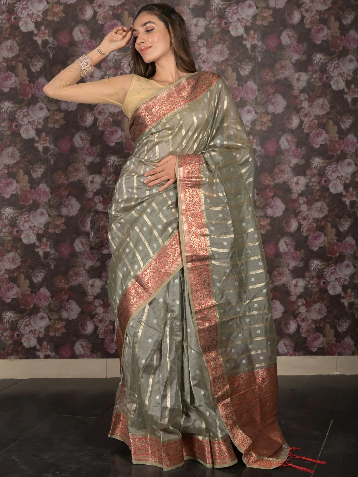 Odette Grey Silk Blend Woven Saree with Unstitched Blouse for Women - Image 2