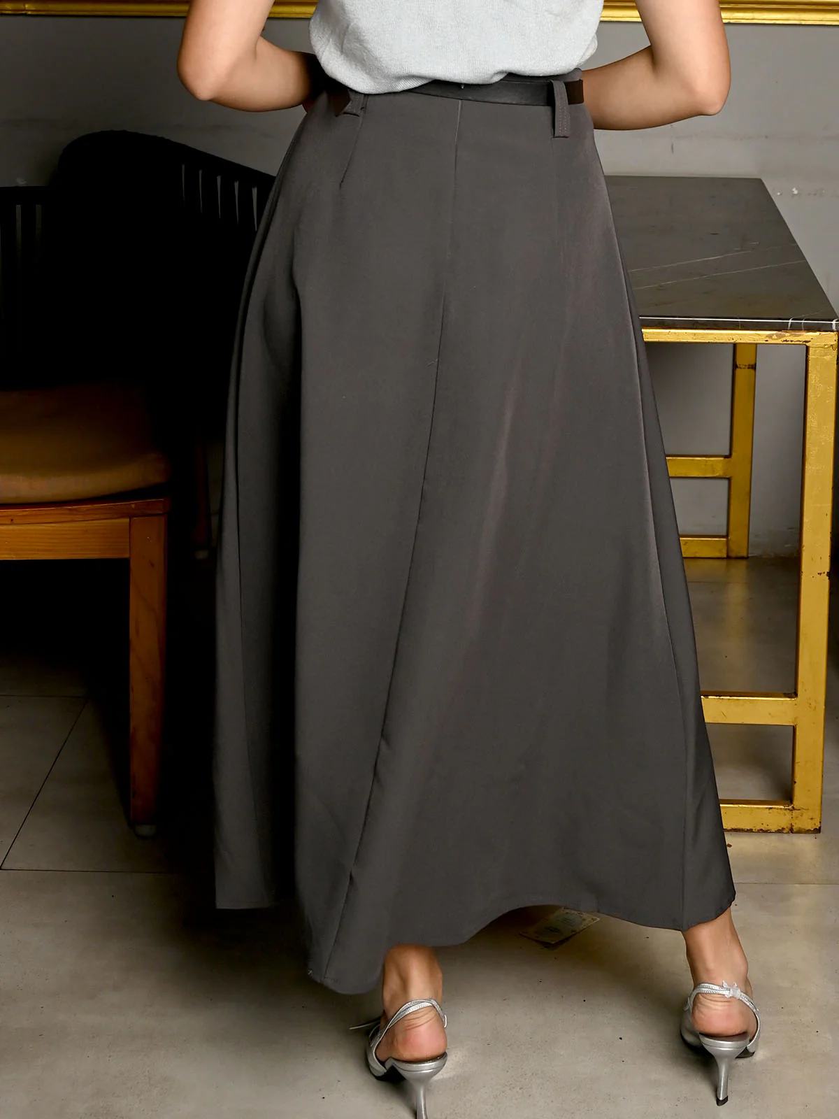 Odette Grey Suiting Fabric Solid Skirt With Belt For Women - Image 4