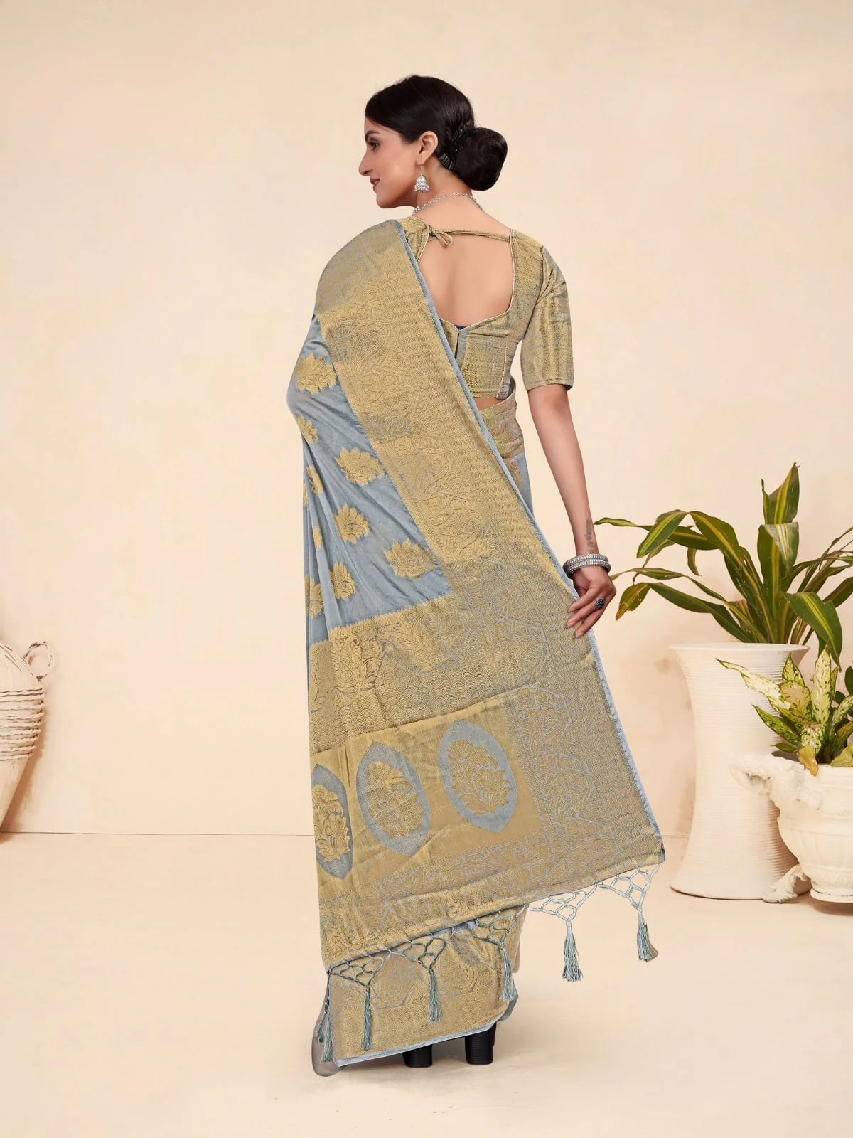 Odette Grey Viscose  Woven Saree With Unstitched Blouse For Women - Image 4
