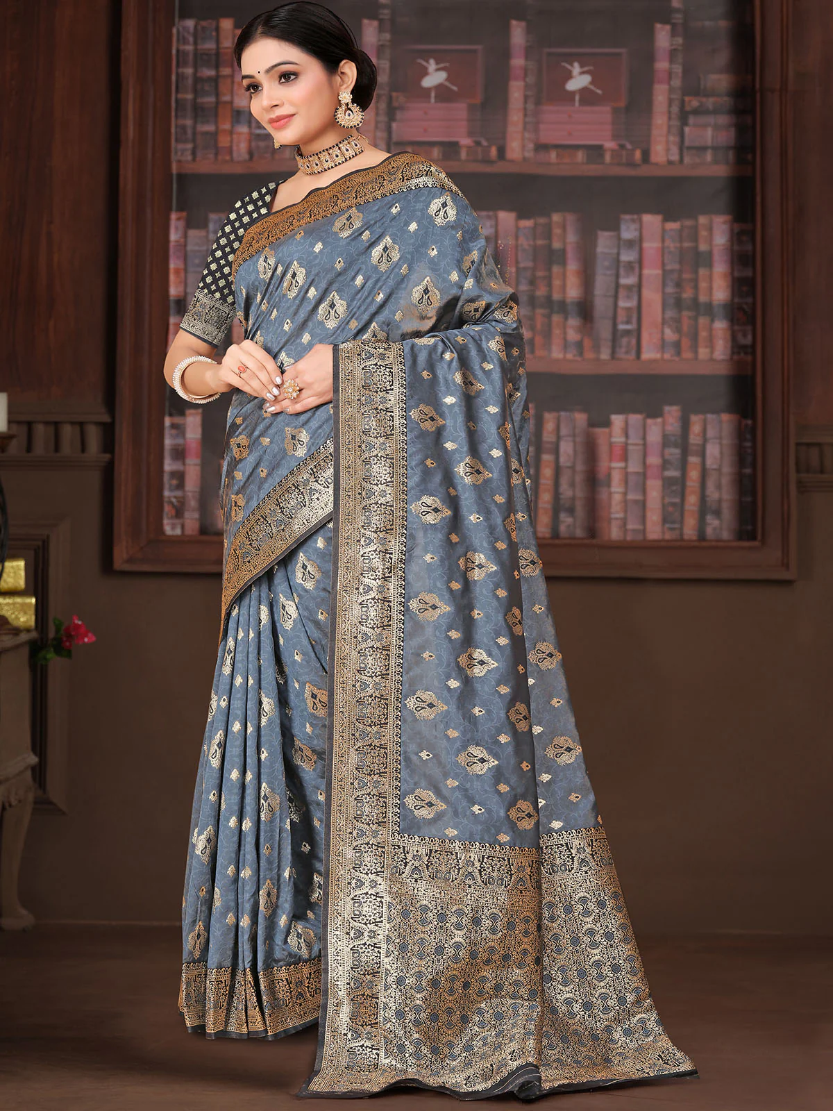 Odette Grey Woven Banarasi Silk Saree With Unstitched Blouse For Women - Image 4