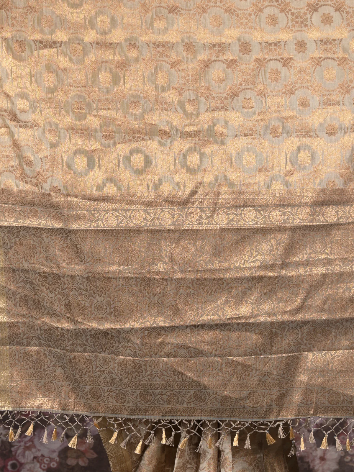 Odette Grey And Gold Woven Cotton Blend Saree With Unstitched Blouse For Women - Image 5