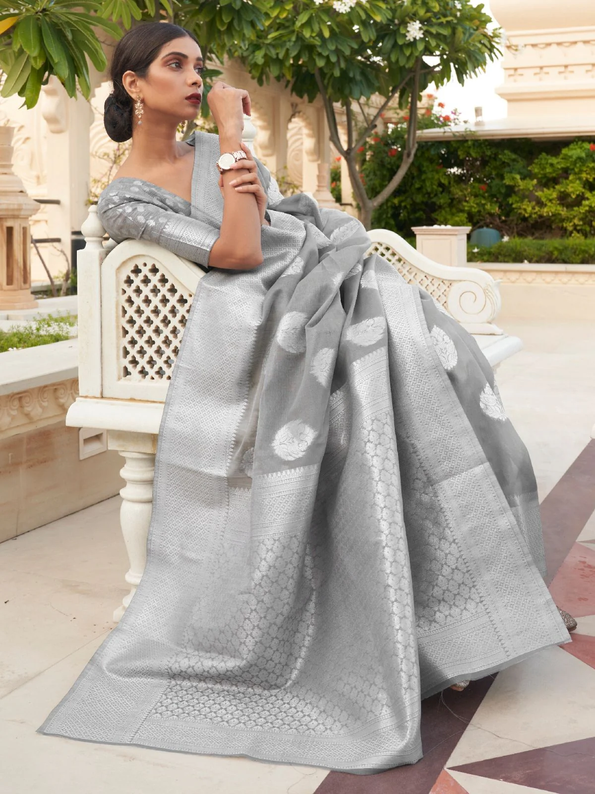 Odette Grey Woven Design Linen Saree With Unstitched Blouse For Women - Image 2