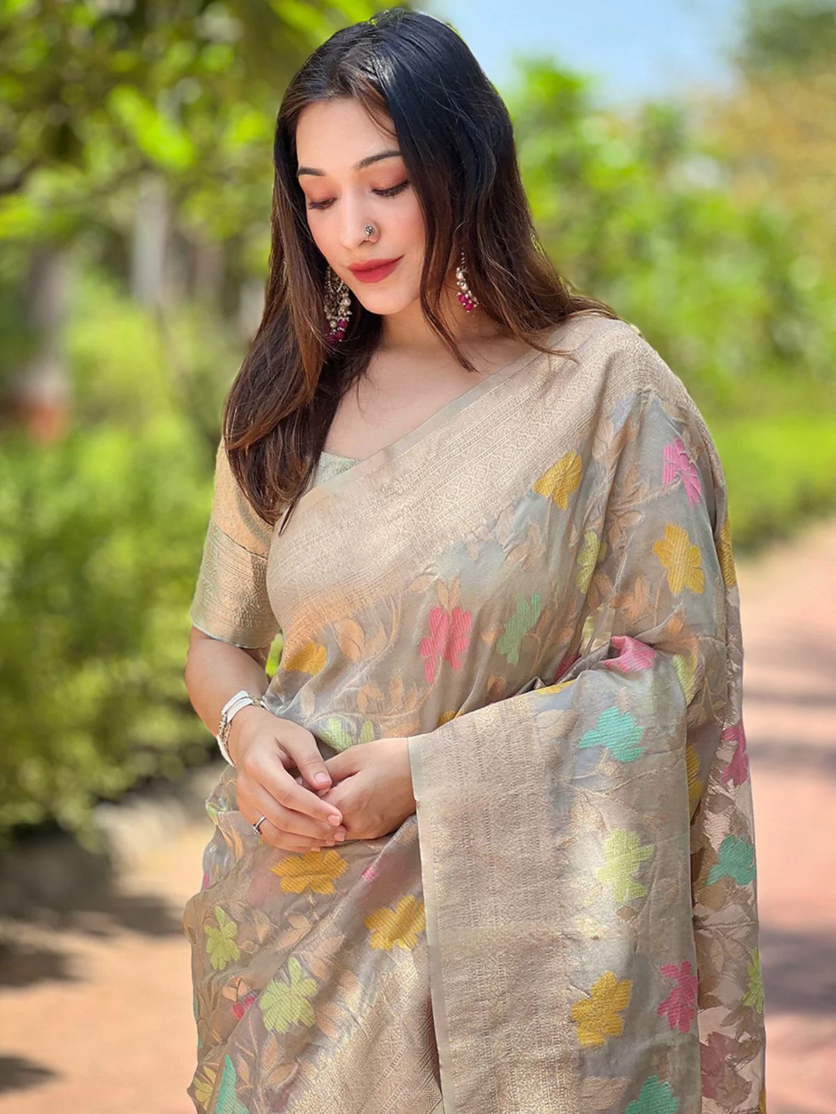 Odette Grey Woven Design Organza Saree With Unstitched Blouse For Women - Image 3