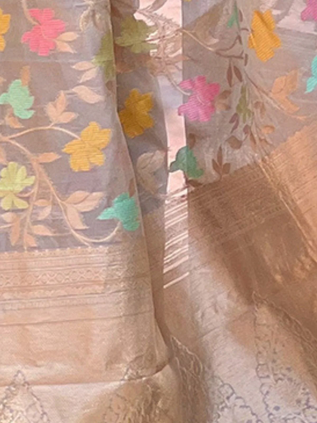 Odette Grey Woven Design Organza Saree With Unstitched Blouse For Women - Image 4