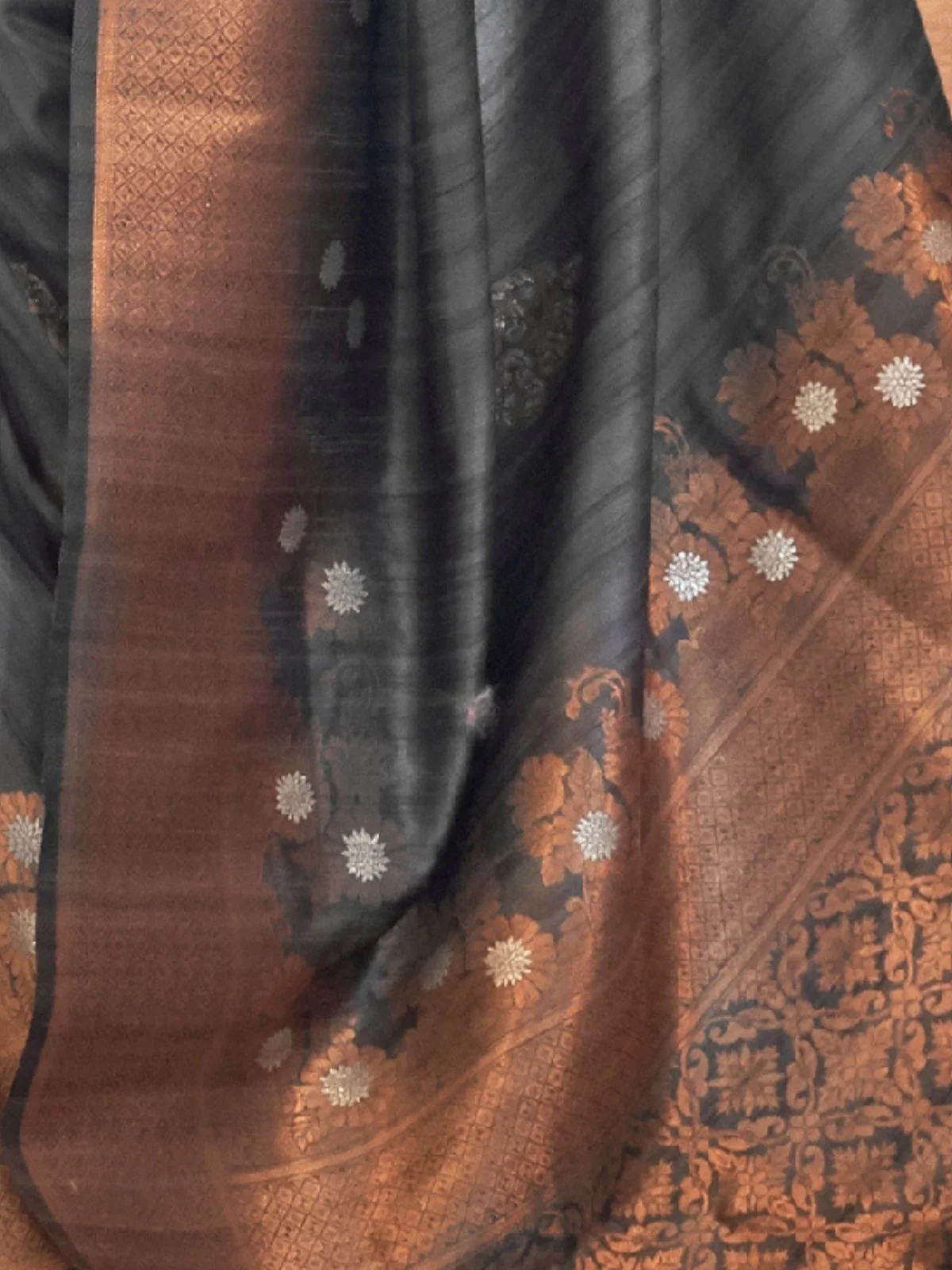 Odette Grey Woven Design Silk Blend Saree With Unstitched Blouse For Women - Image 4