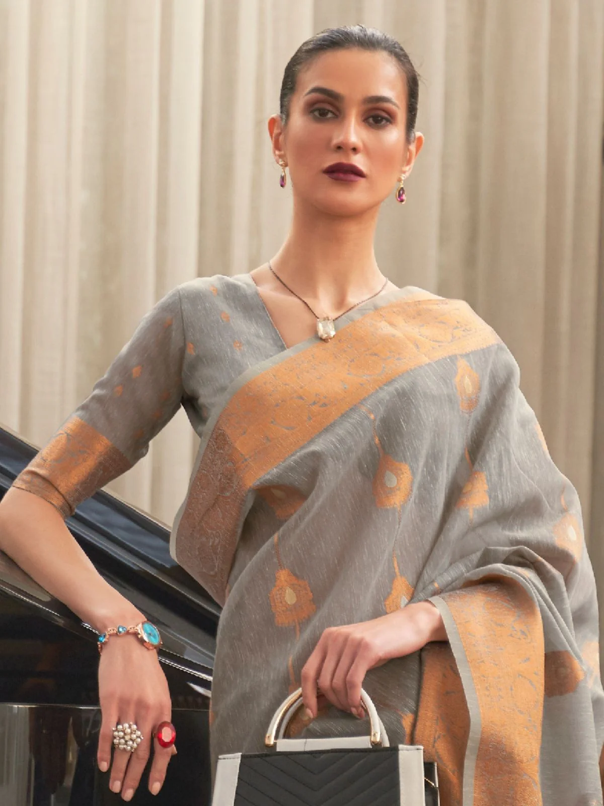 Odette Grey Woven Design Linen Blend Saree With Unstitched Blouse For Women - Image 3