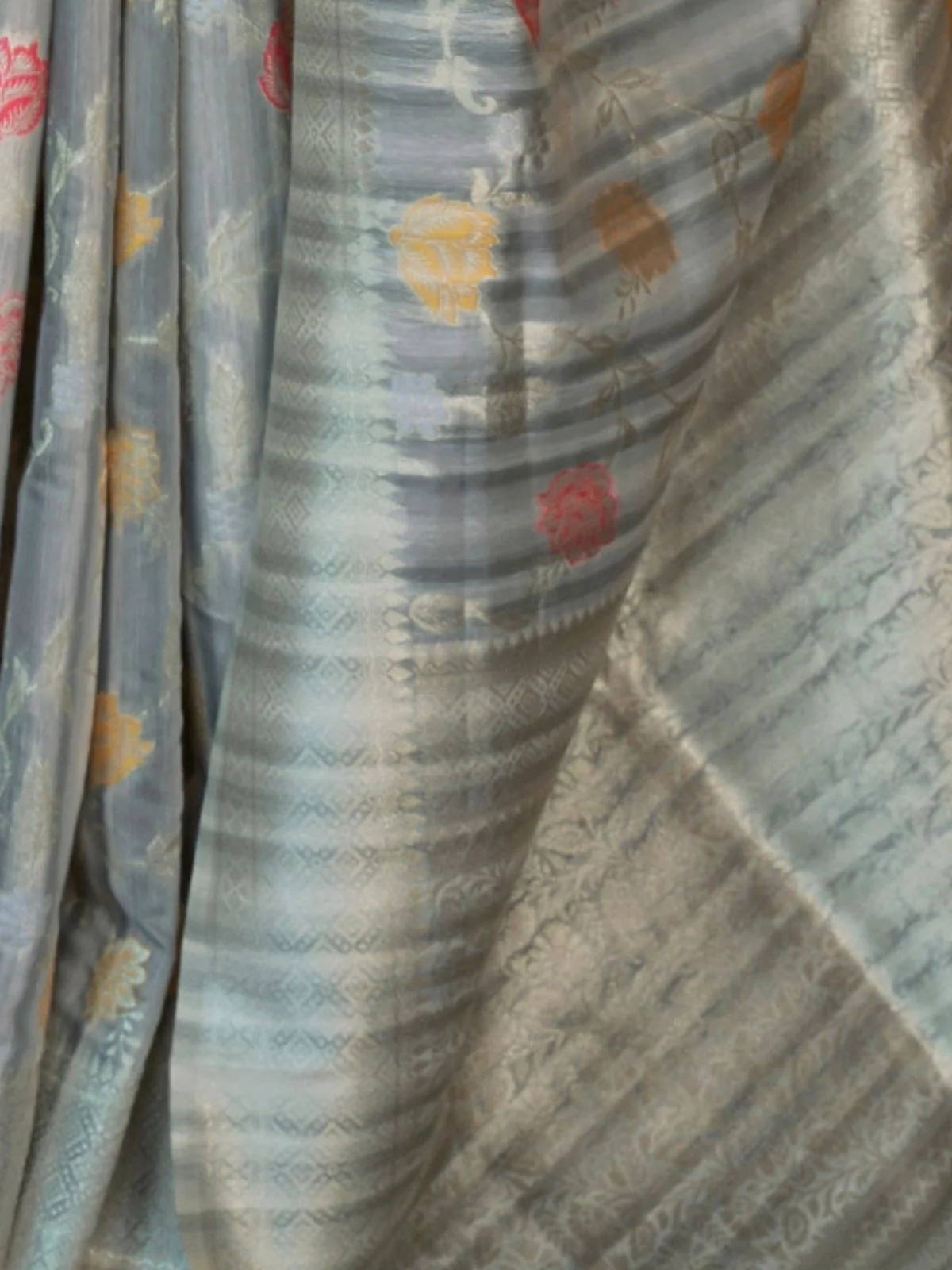 Odette Grey Woven Design Silk Blend Saree With Unstitched Blouse For Women - Image 3