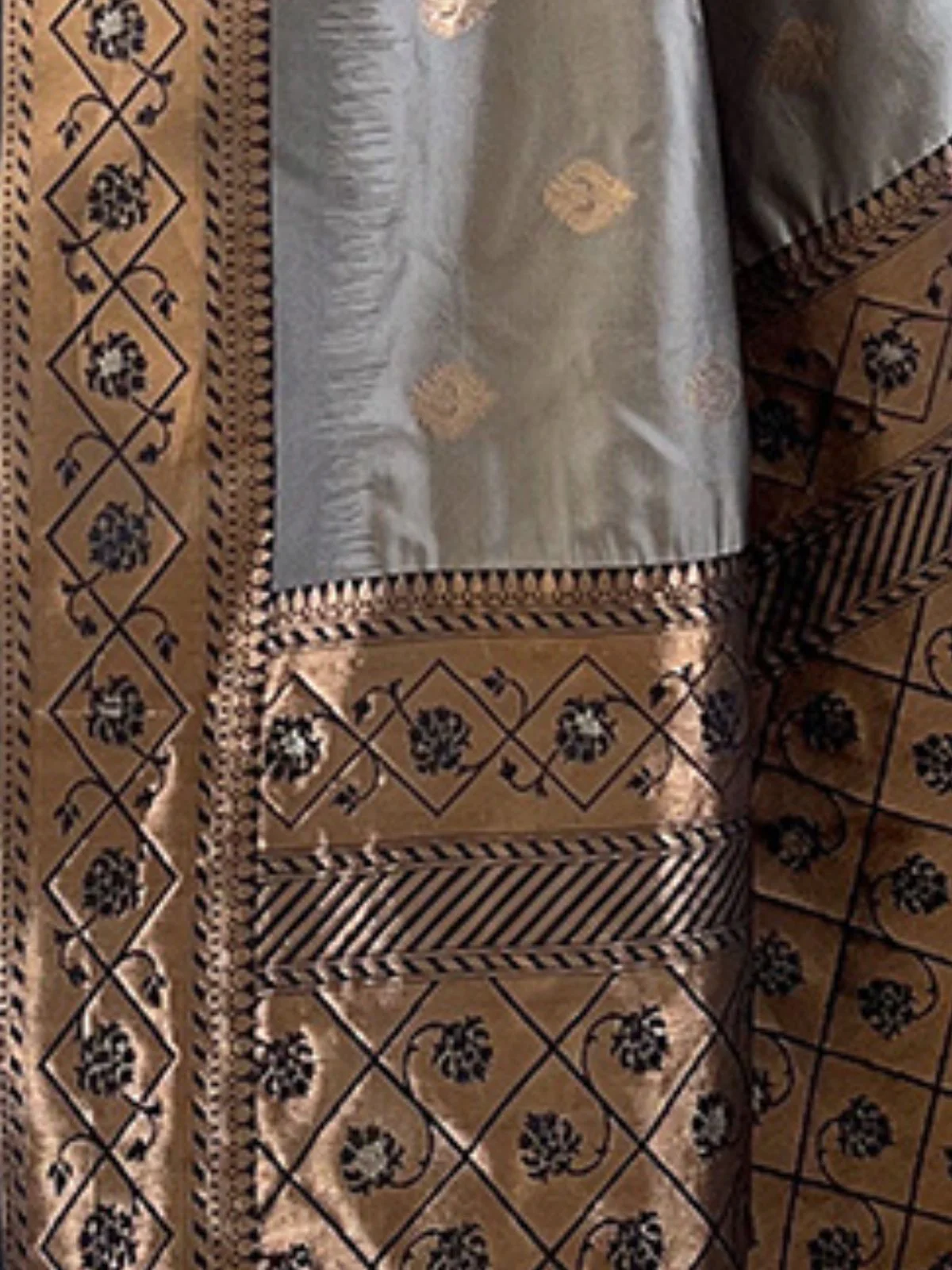 Odette Grey Woven Design Soft Silk Saree With Unstitched Blouse For Women - Image 4