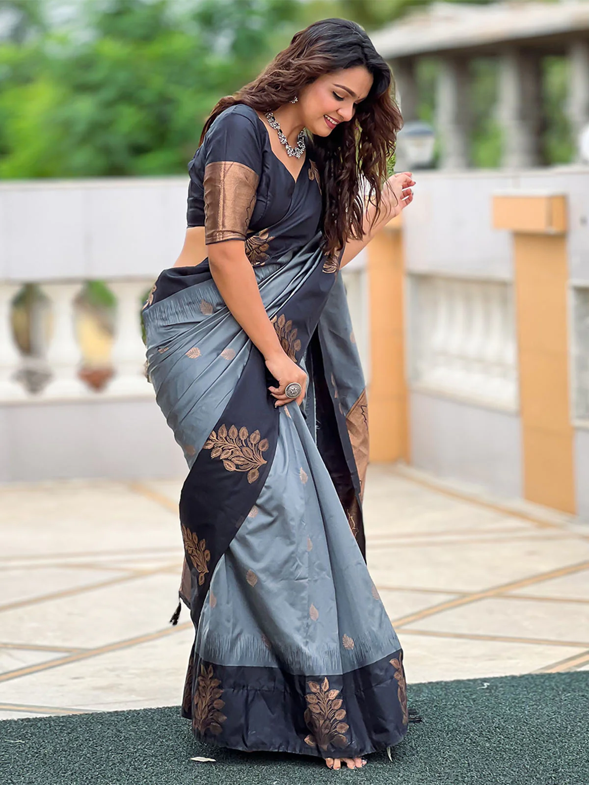 Odette Grey Woven Design Soft Silk Saree With Unstitched Blouse For Women - Image 3