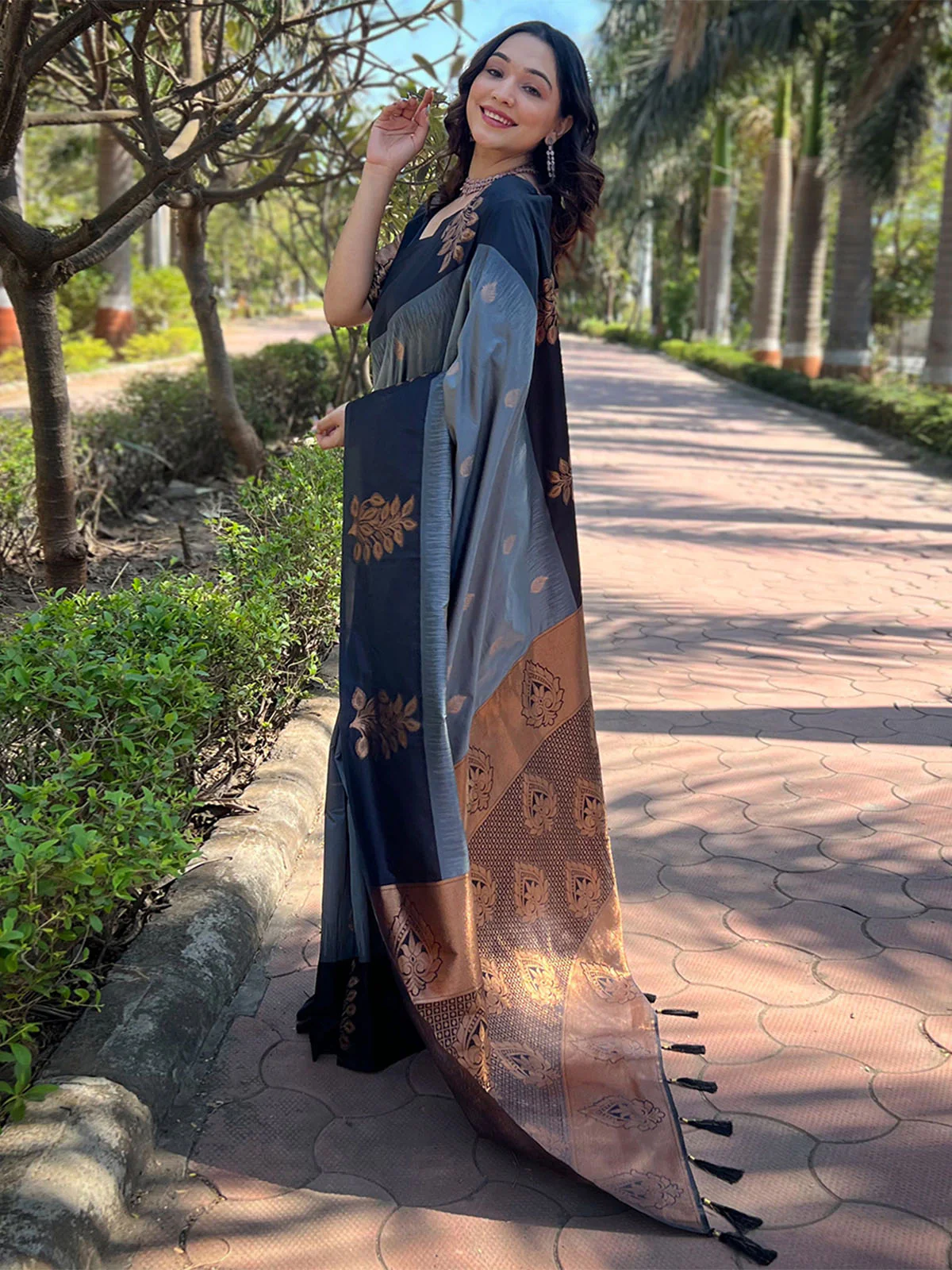Odette Grey Woven Design Soft Silk Saree With Unstitched Blouse For Women - Image 4