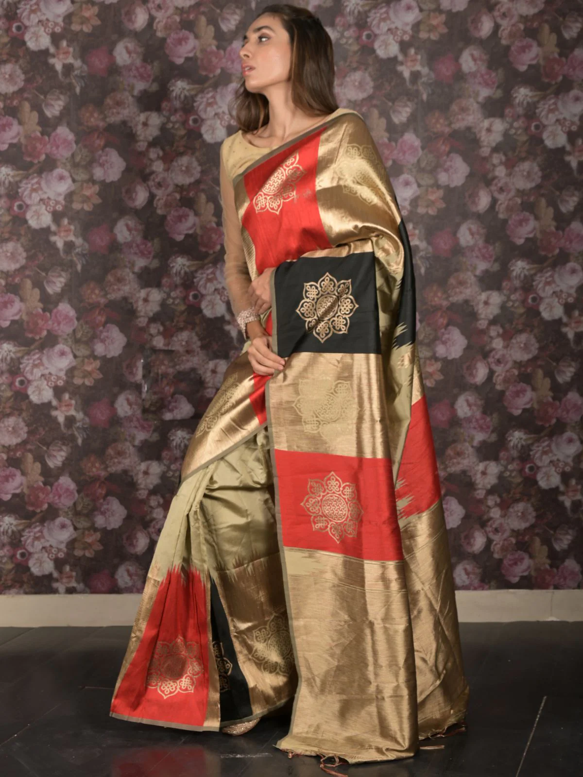 Odette Grey Woven Silk Blend Saree With Unstitched Blouse For Women - Image 3