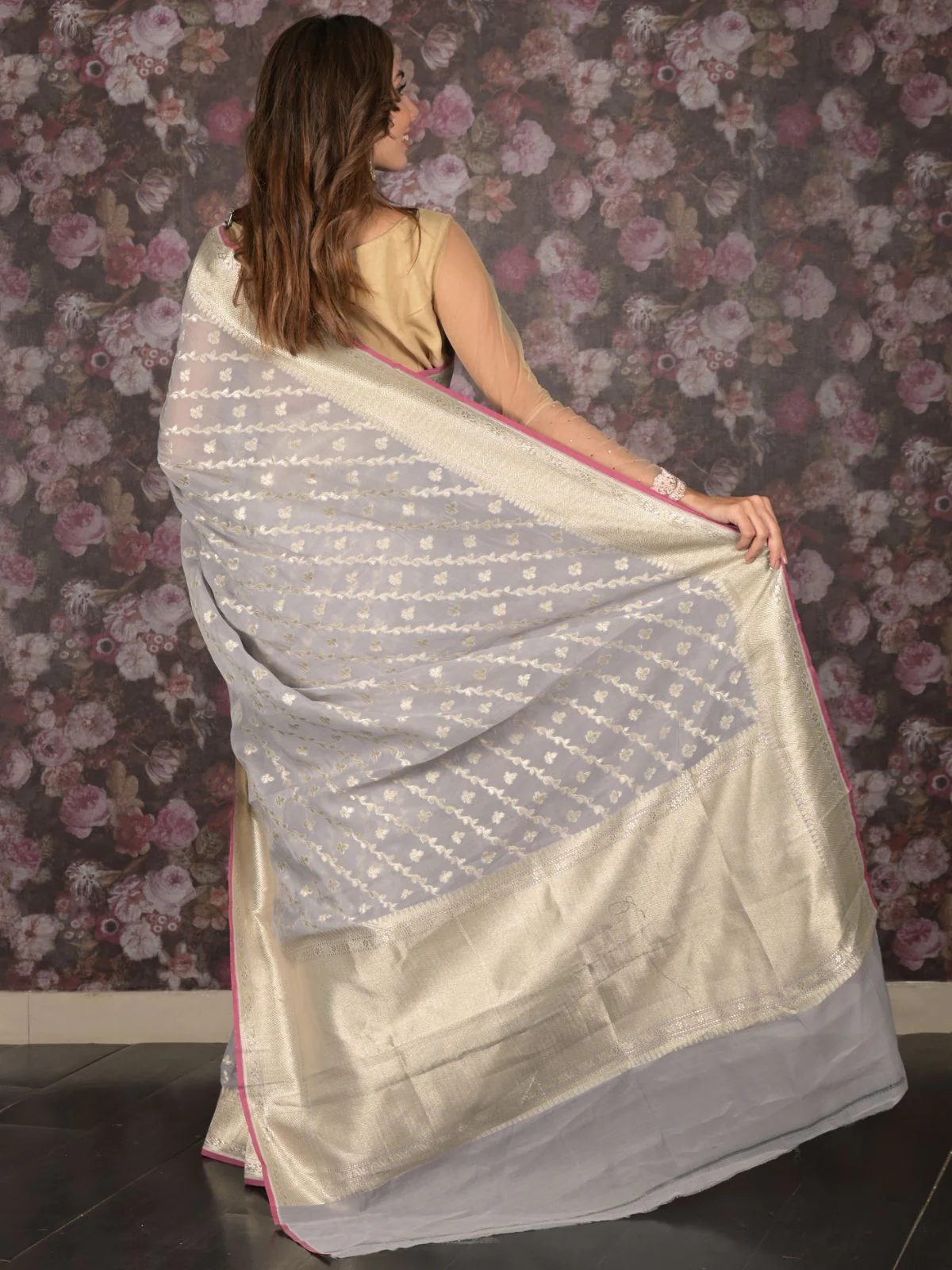 Odette Grey Woven Silk Blend Saree With Unstitched Blouse For Women - Image 4