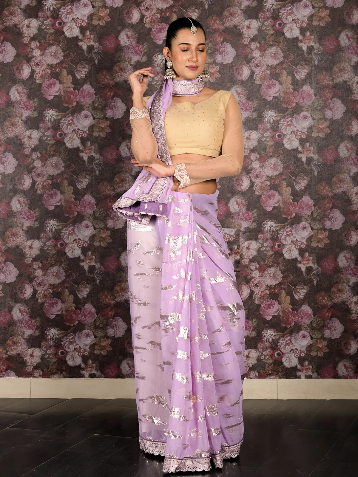 Odette Lavendar Georgette Saree With Unstitched Blouse For Women - Image 2