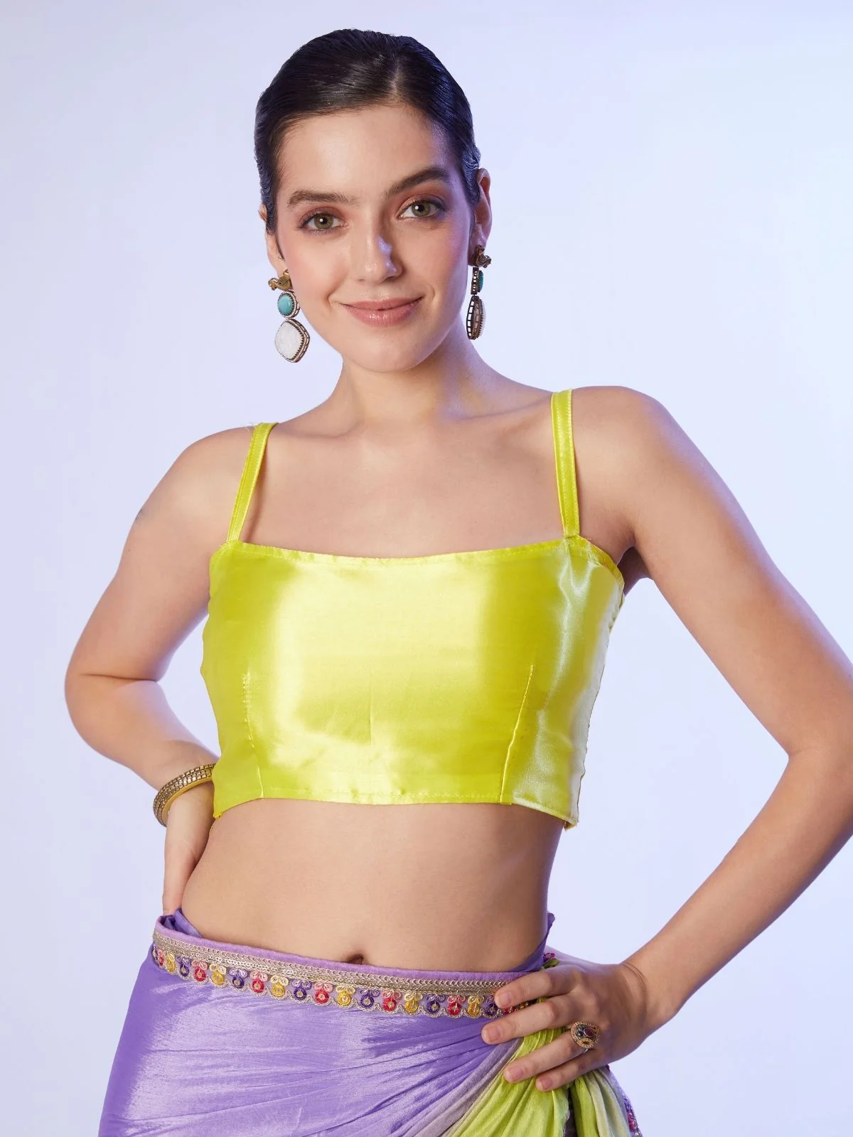 Odette Lavender And Yellow Chinon Lace Work Saree With Unstitched Blouse For Women - Image 4