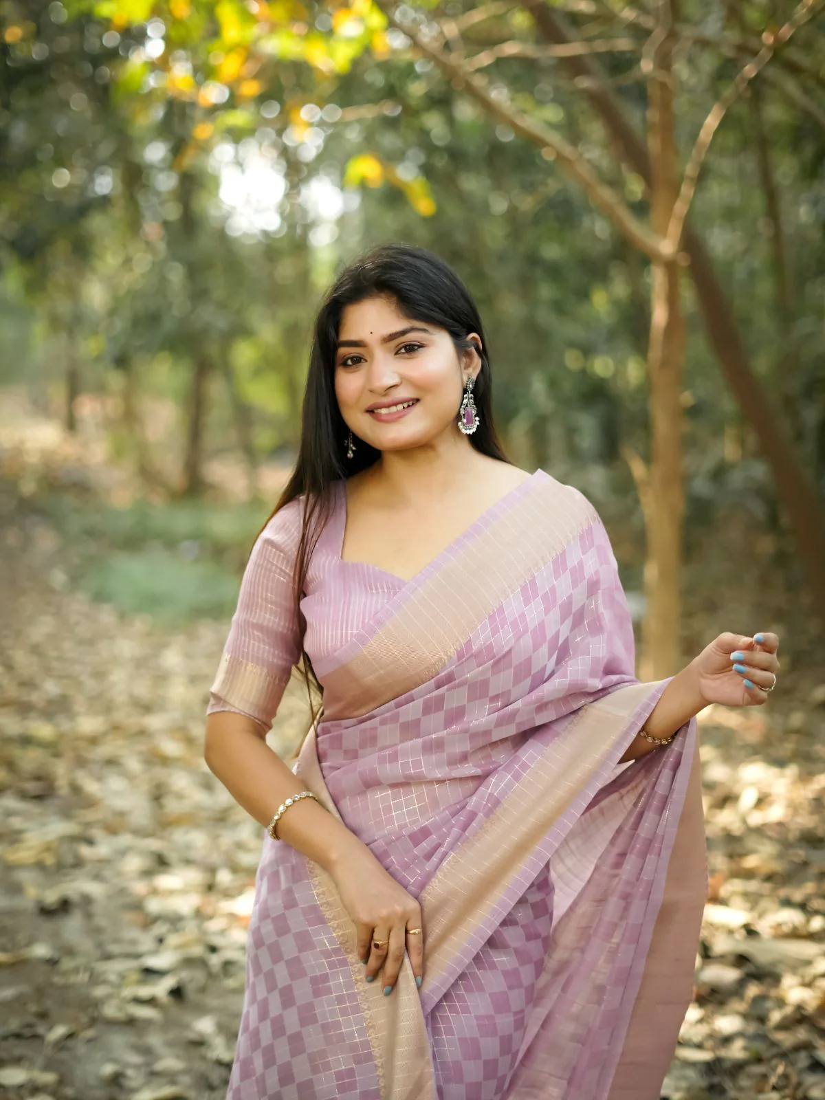 Odette Lavender Silk Blend Woven Saree For Women - Image 3