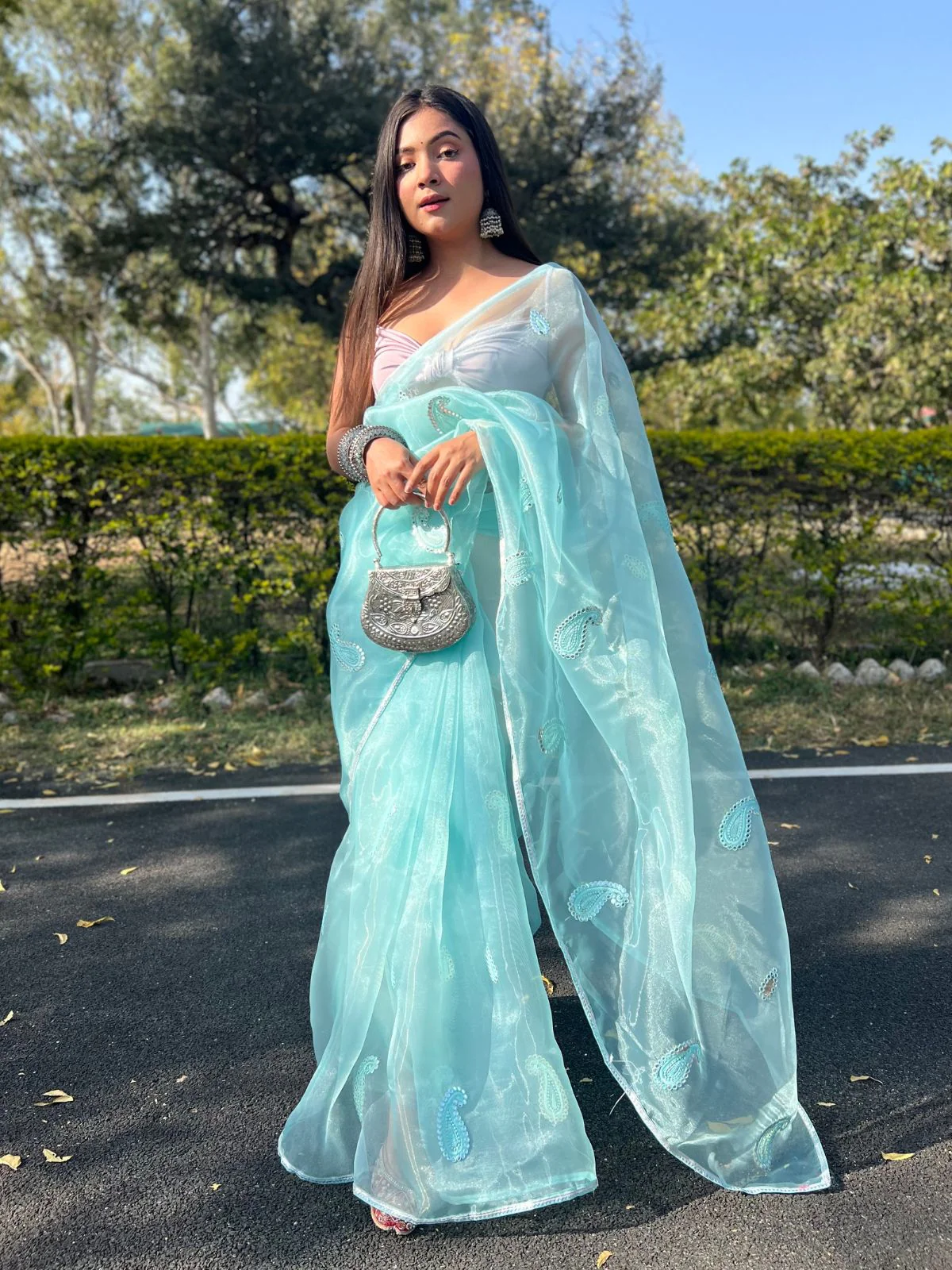 Odette Light Blue Organza Embroidered Saree With Unstitched Blouse For Women - Image 3