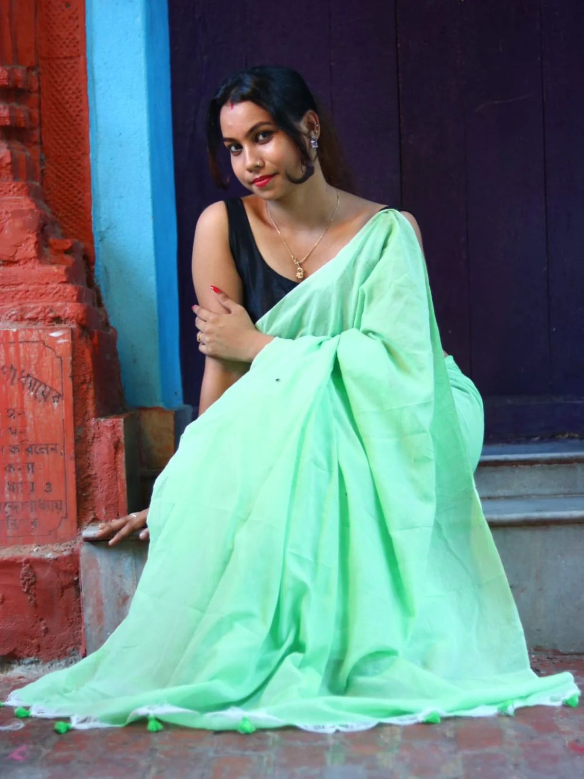 Odette Light Green Cotton  Saree  With Unstitched Blouse for Women - Image 2