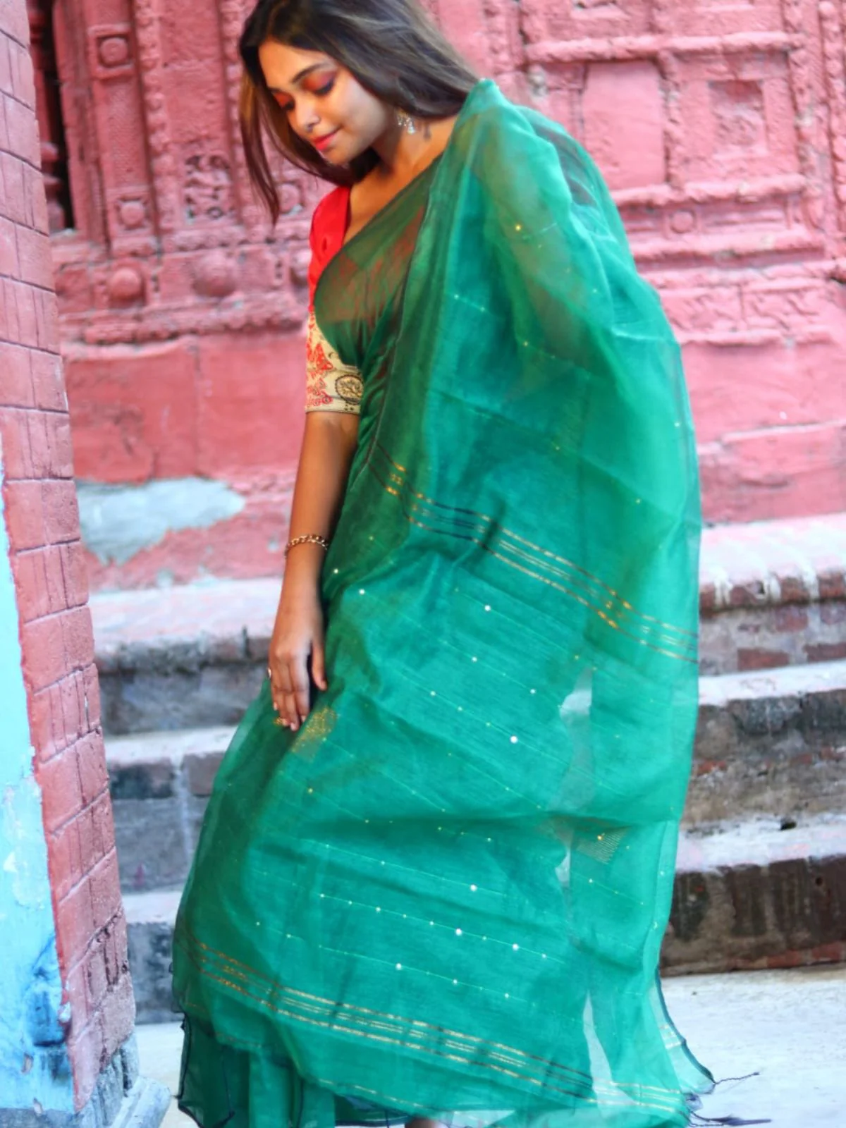 Odette Green Cotton  Saree  With Unstitched Blouse for Women - Image 3