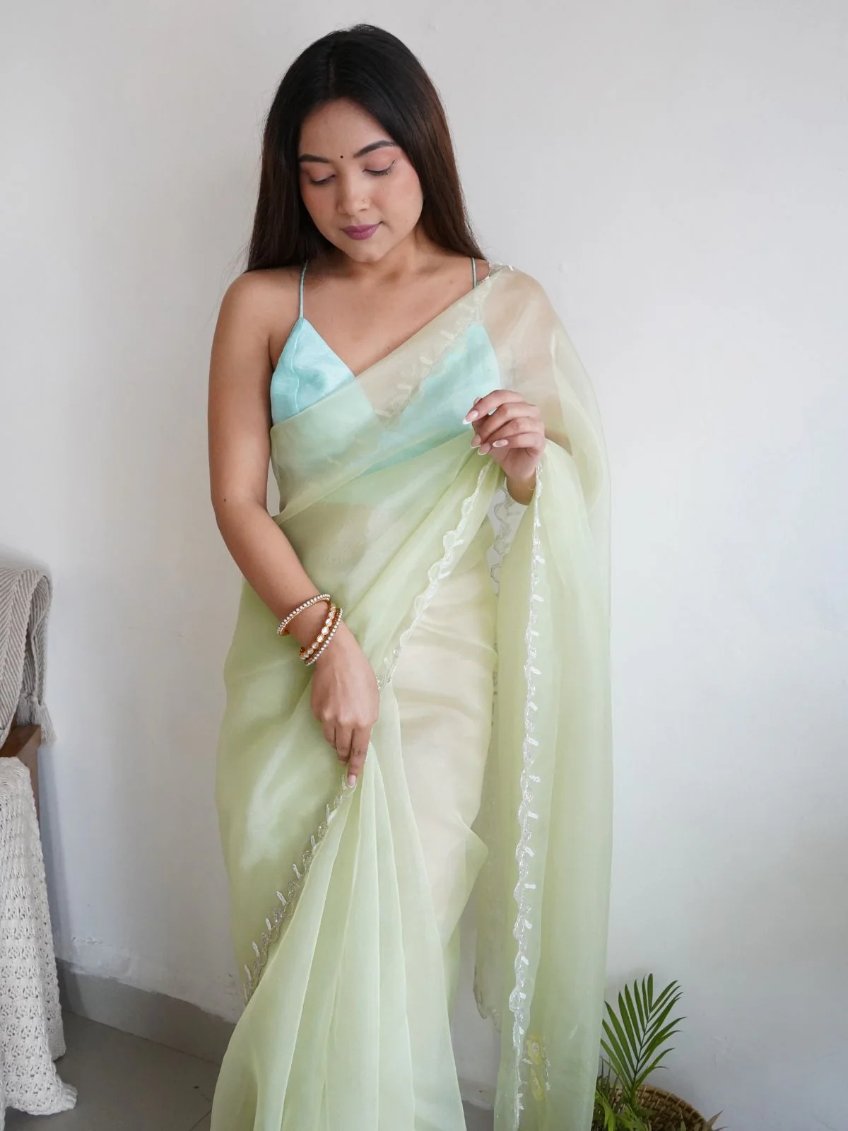 Odette Light Green Organza Embroidered Saree With Unstitched Blouse For Women - Image 4
