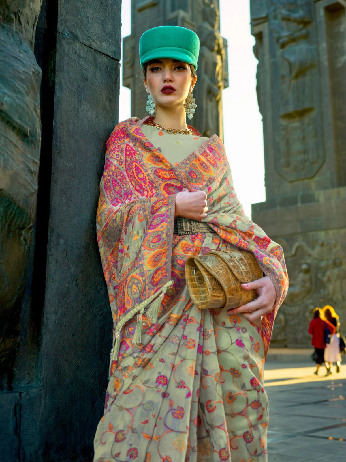 Odette Light Green Organza Woven Saree With Unstitched Blouse For Women - Image 2