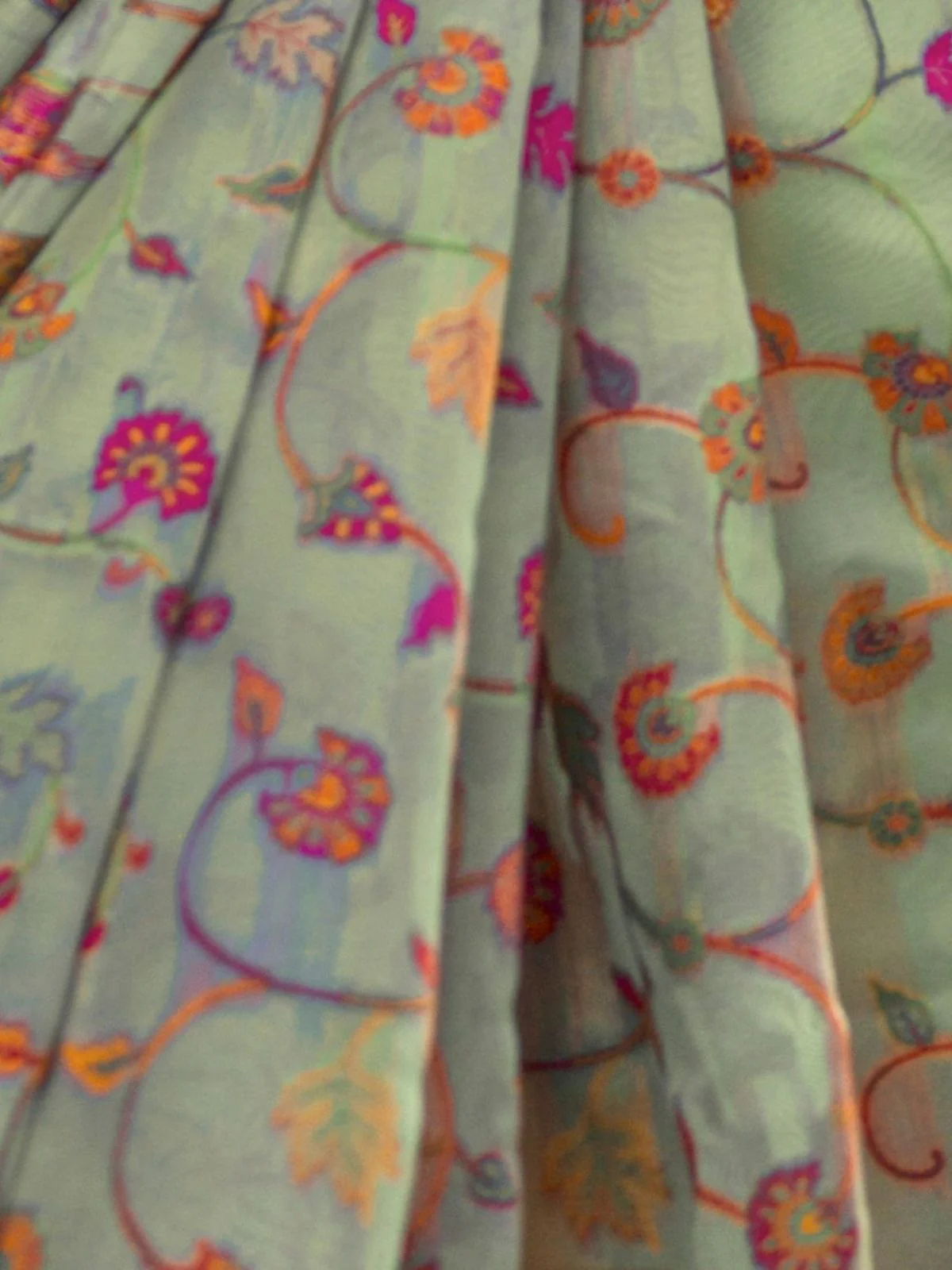 Odette Light Green Organza Woven Saree With Unstitched Blouse For Women - Image 3