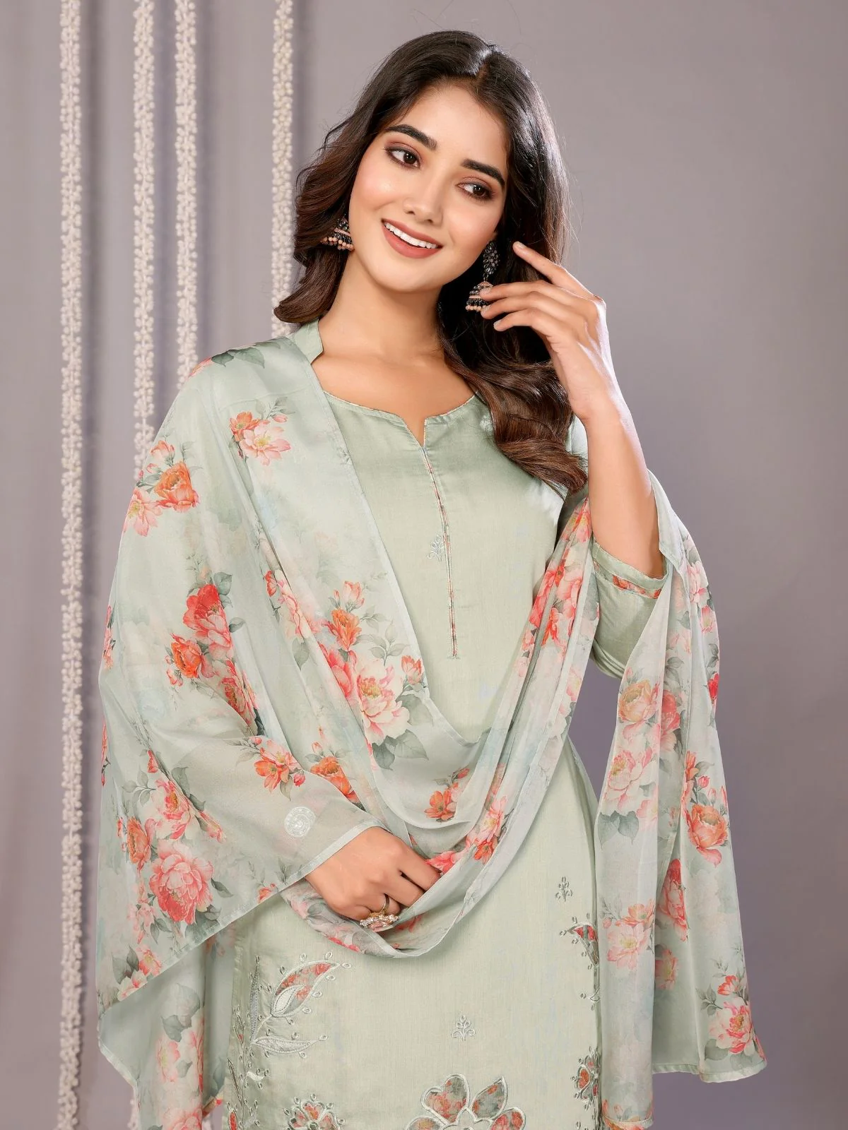 Odette Light Green Silk Blend Embroidered Stiched Kurta Set For Women - Image 4