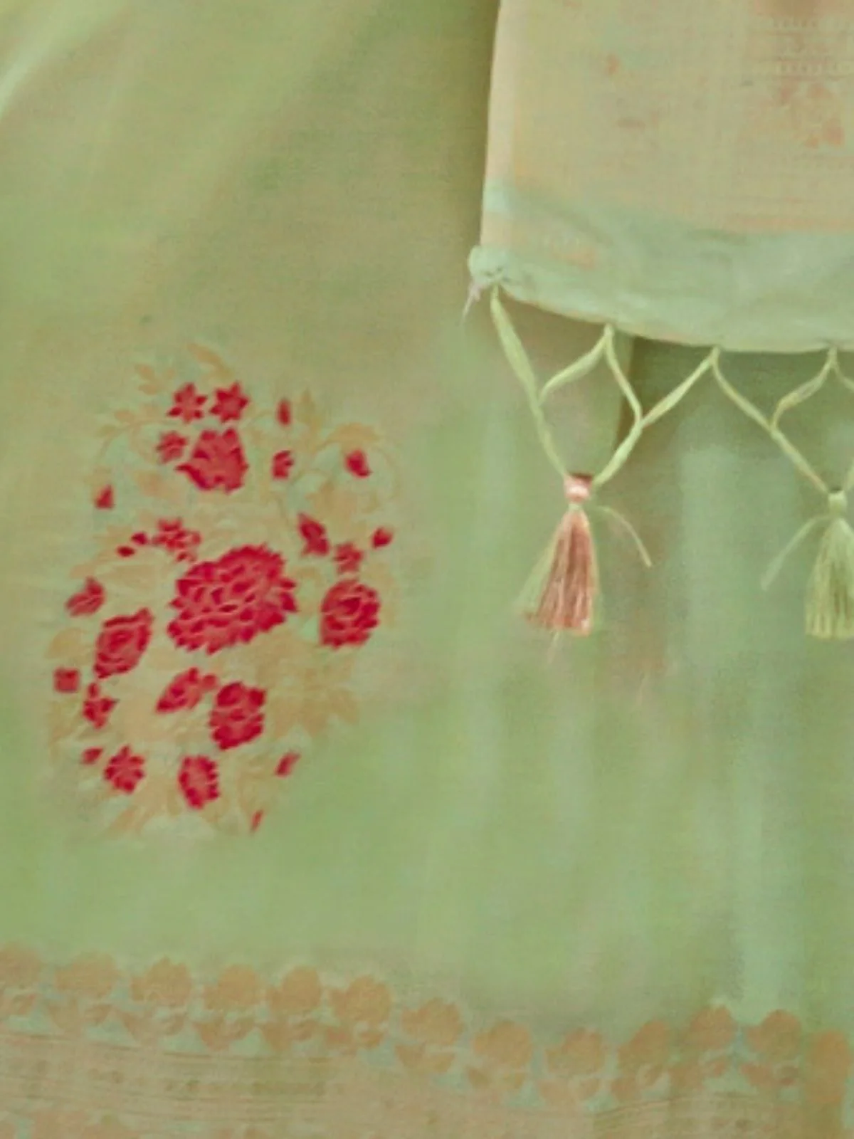 Odette Light Green Silk Blend Woven Saree With Unstitched Blouse For Women - Image 3