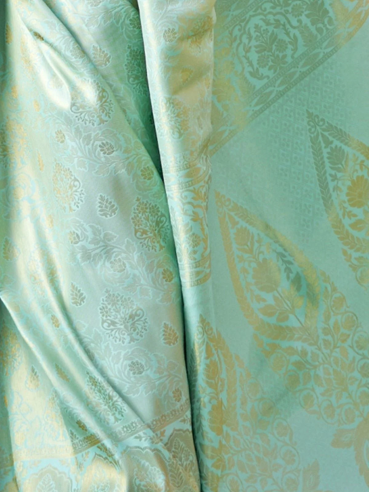 Odette Light Green Woven Design Silk Blend Saree With Unstitched Blouse For Women - Image 4