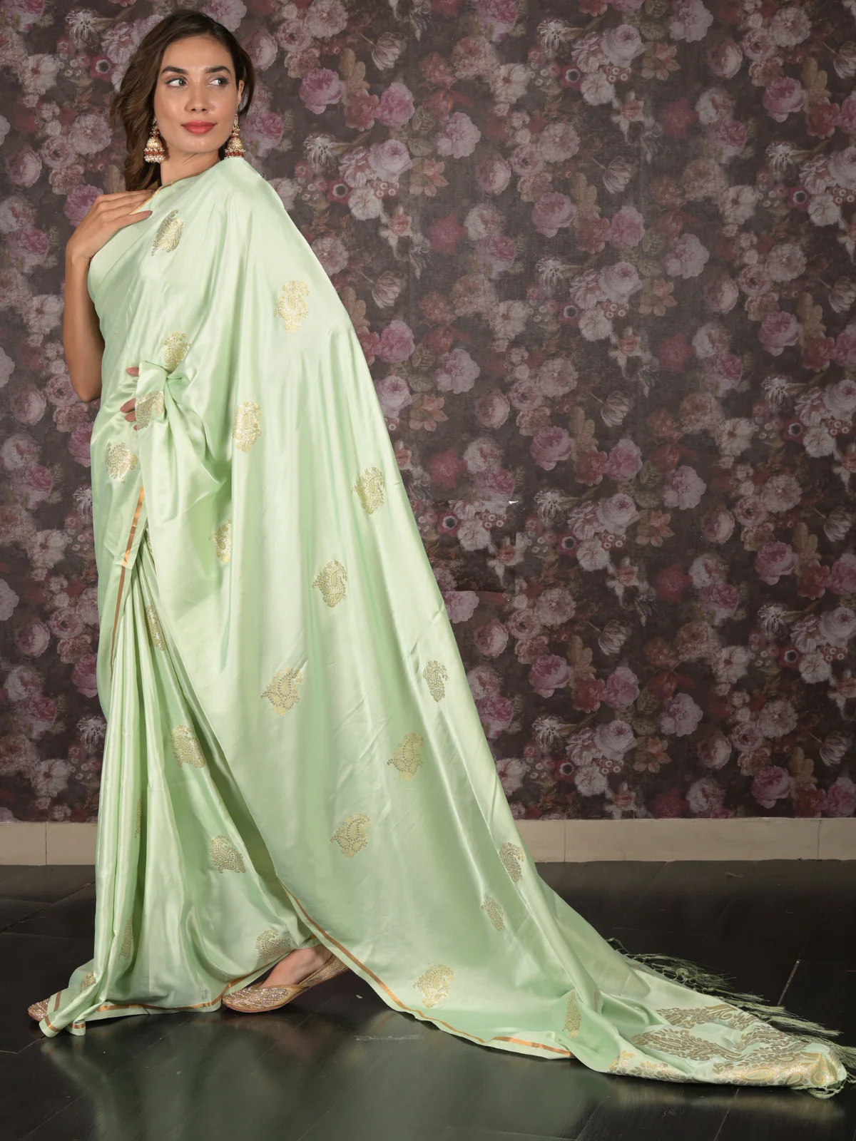 Odette Light Green Woven Silk Blend Saree With Unstitched Blouse For Women - Image 2