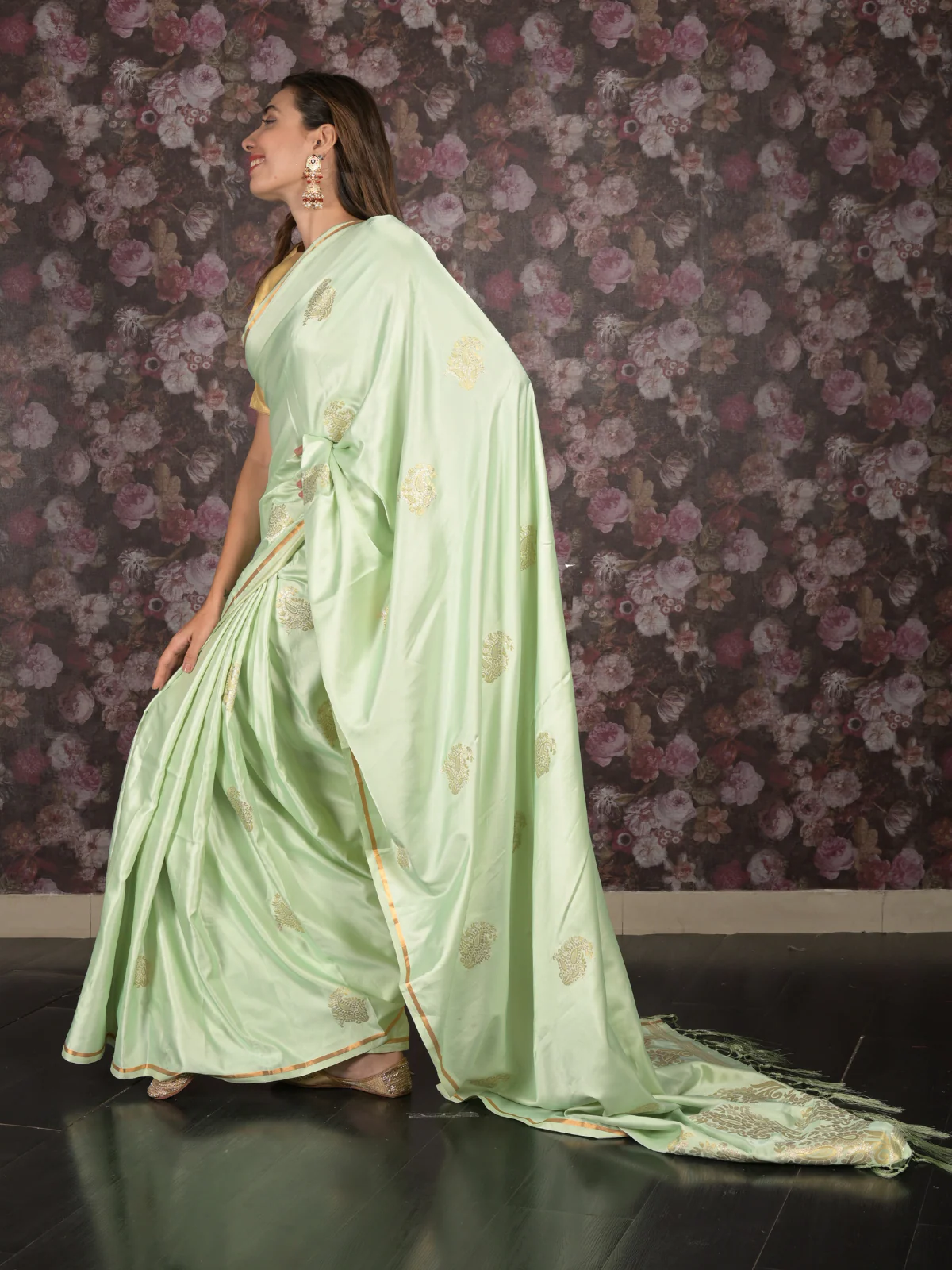 Odette Light Green Woven Silk Blend Saree With Unstitched Blouse For Women - Image 3