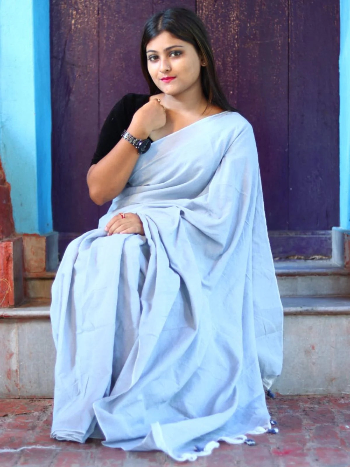 Odette Light Grey Cotton  Saree  With Unstitched Blouse for Women - Image 3