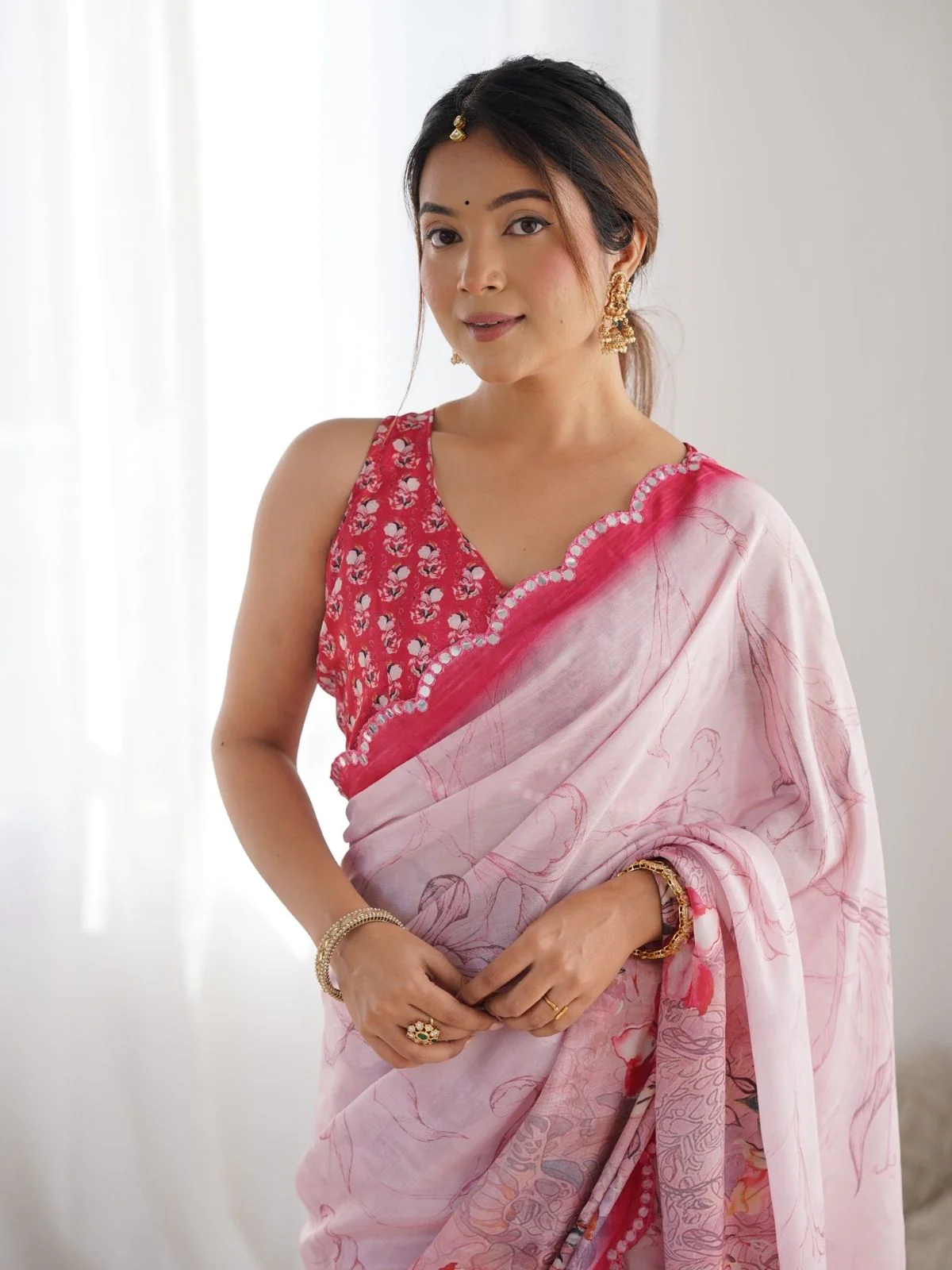 Odette Light Pink Chinon Printed Saree With Unstitched Blouse For Women - Image 4
