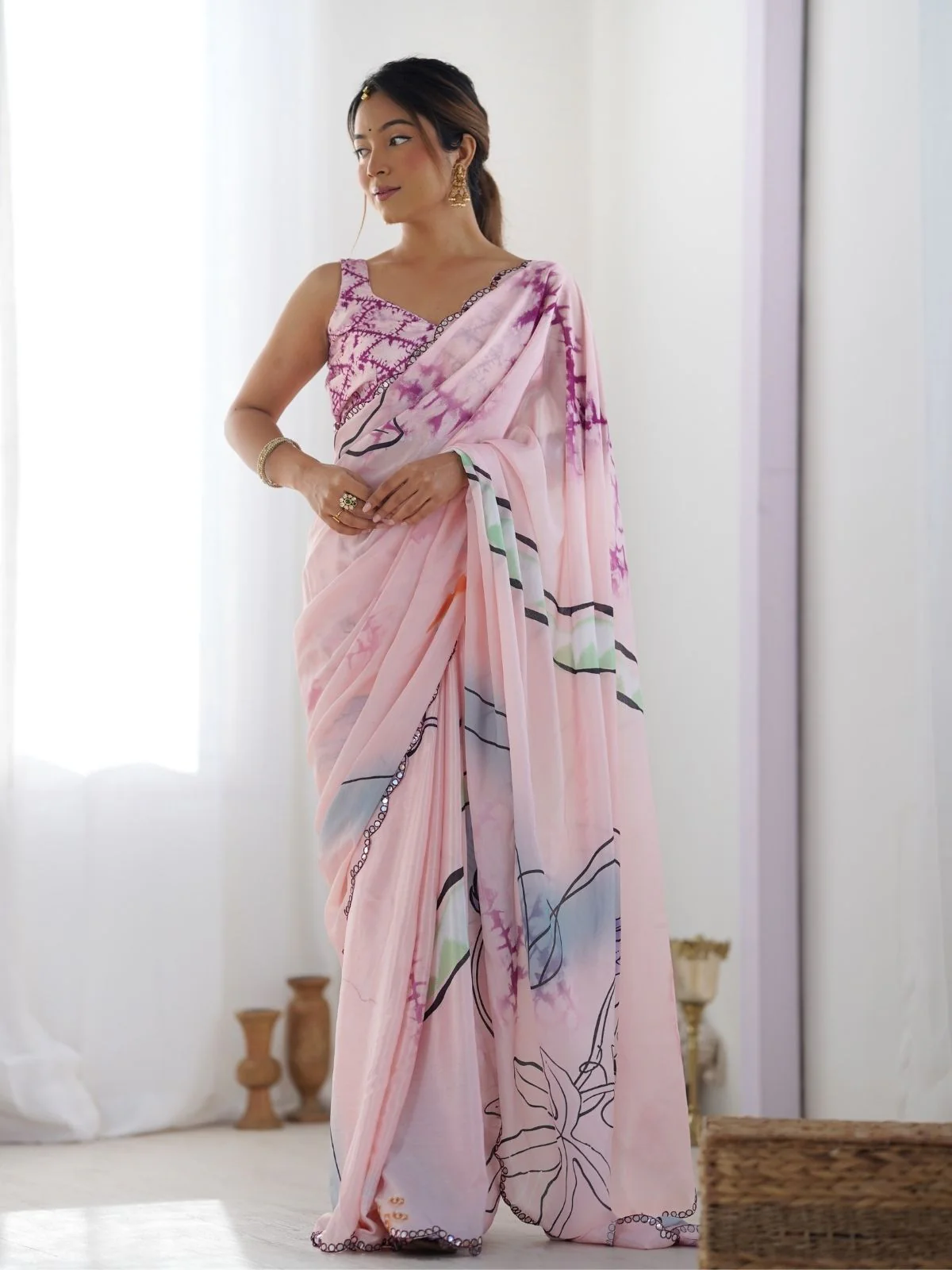 Odette Light Pink Chinon Printed Saree With Unstitched Blouse For Women - Image 3