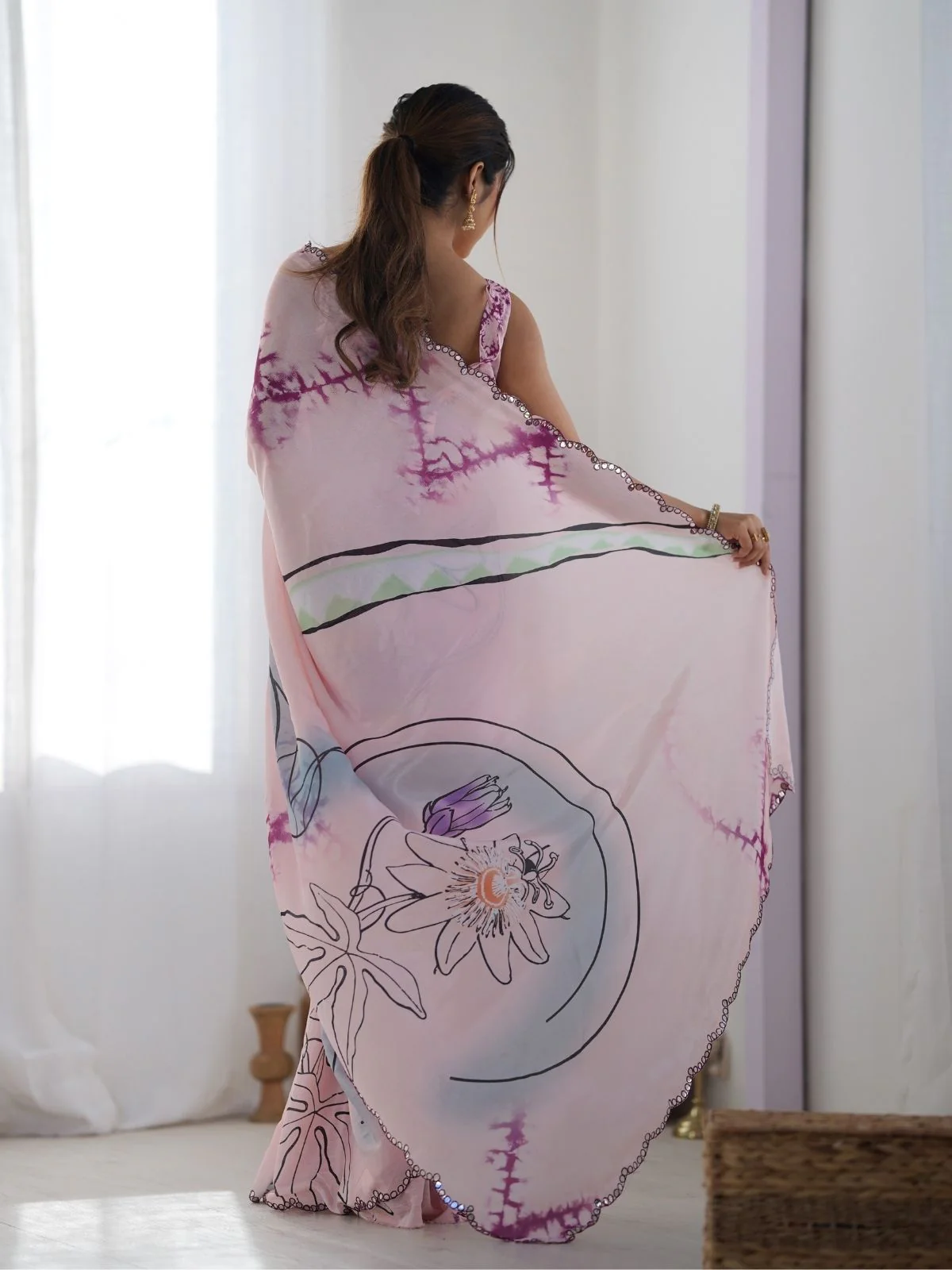 Odette Light Pink Chinon Printed Saree With Unstitched Blouse For Women - Image 5