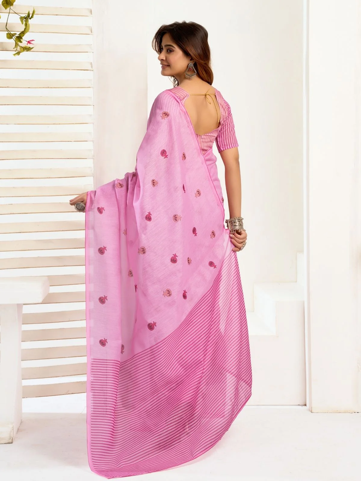 Odette Light Pink Cotton Linen Zari Work Saree For Women - Image 4